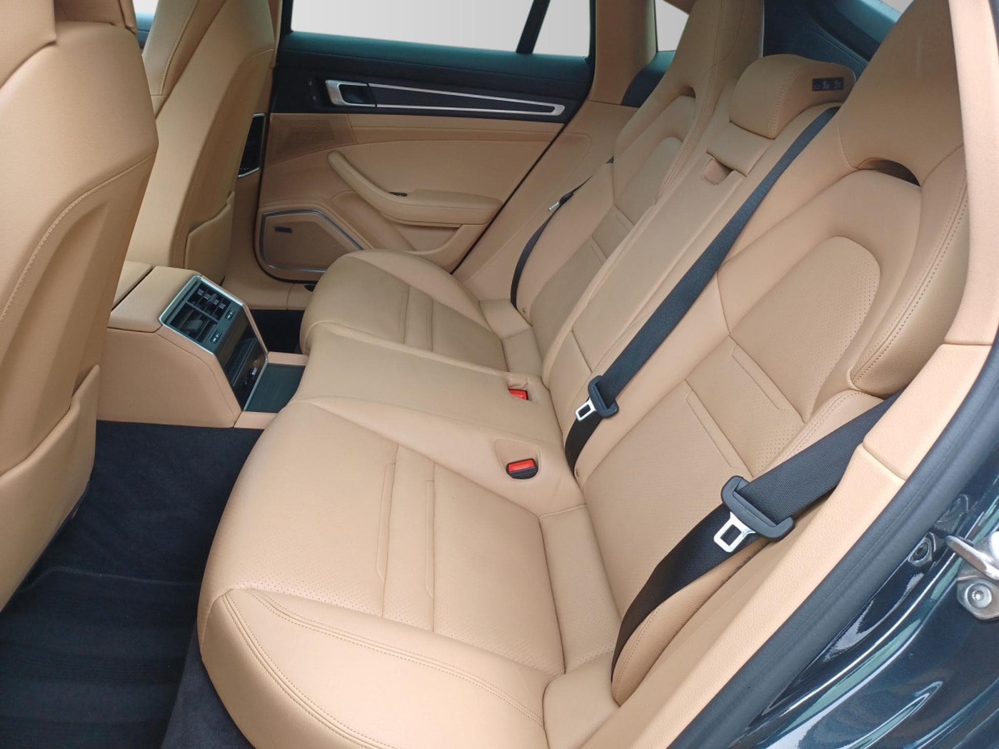 Porsche Panamera 4 Platinum Edition (2022) - Photo 15