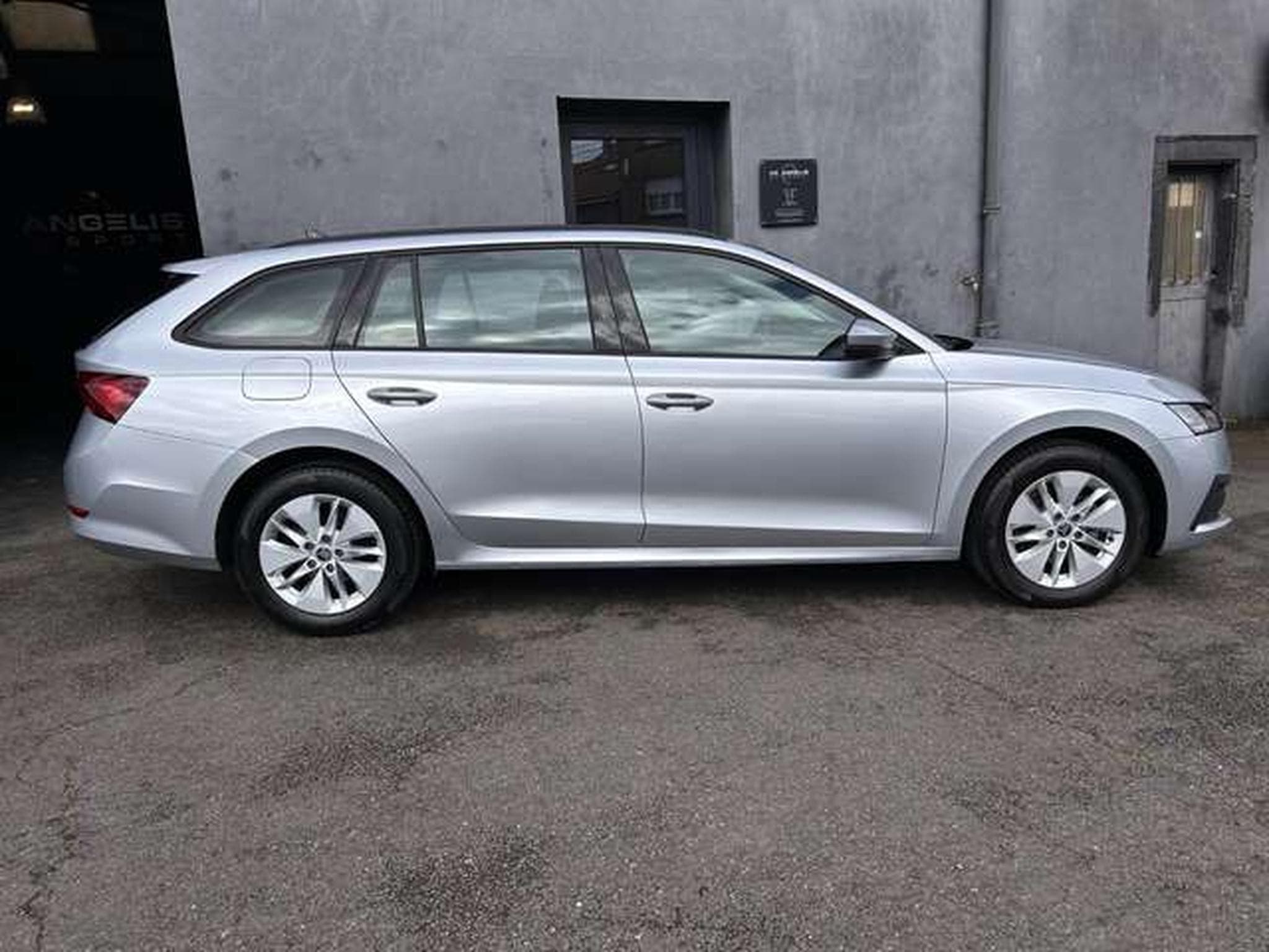 Skoda Octavia 2.0 TDI 116 DSG7 AMBITION (2023) - Photo 10