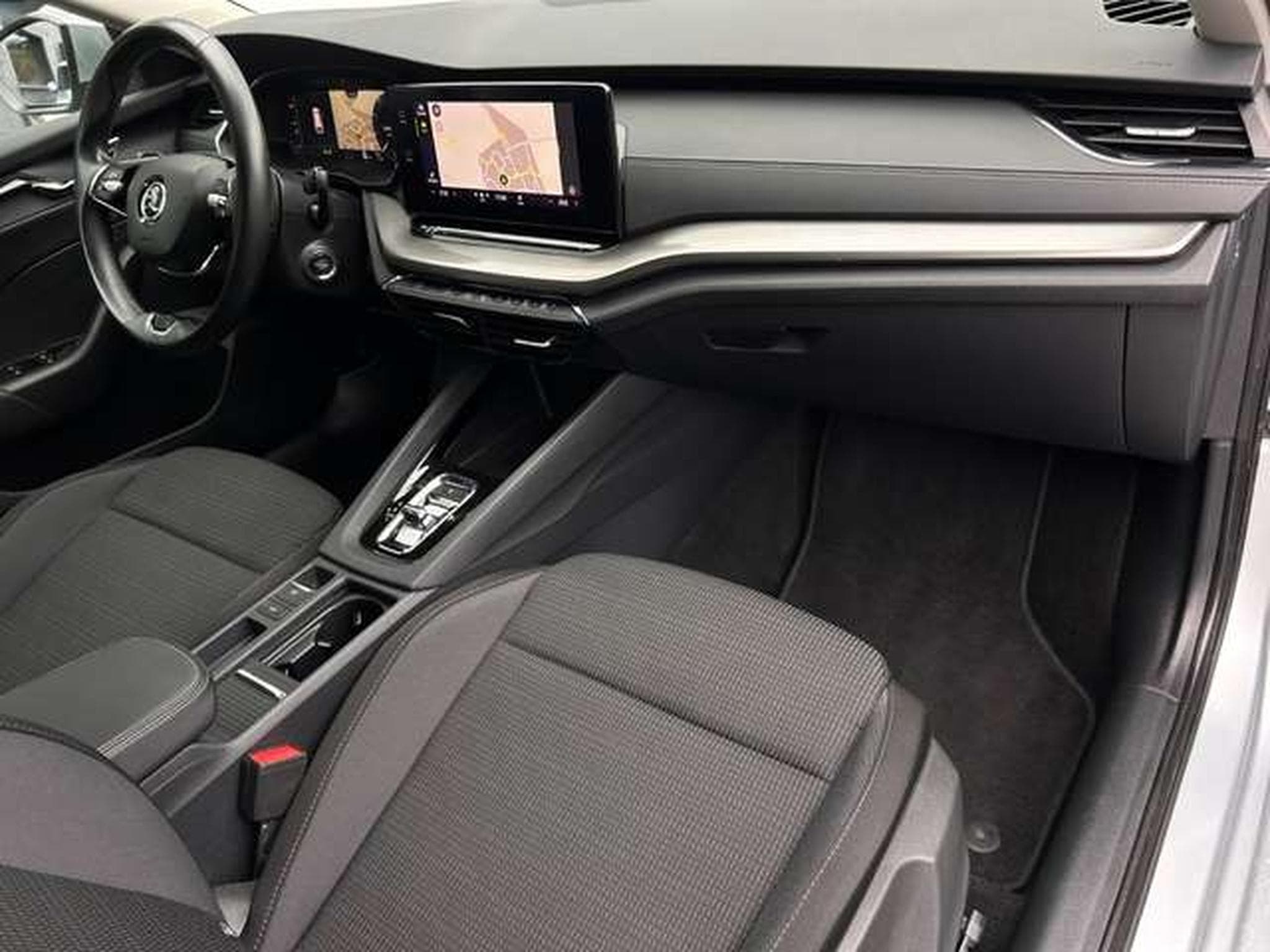 Skoda Octavia 2.0 TDI 116 DSG7 AMBITION (2023) - Photo 14