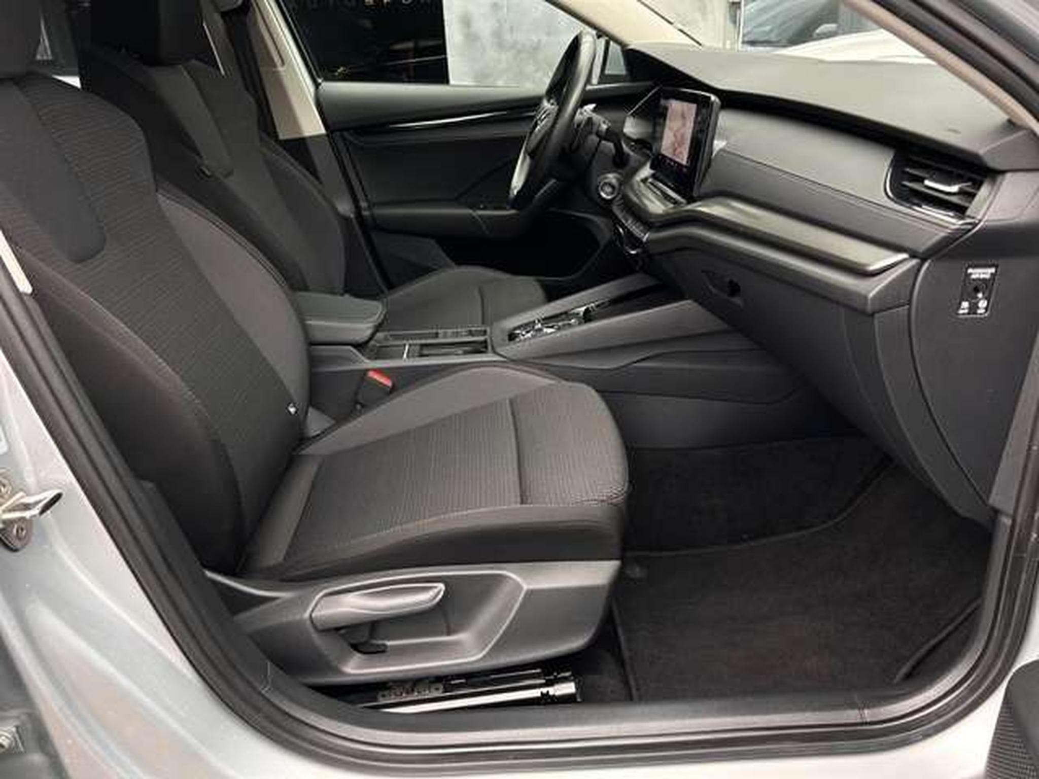 Skoda Octavia 2.0 TDI 116 DSG7 AMBITION (2023) - Photo 15
