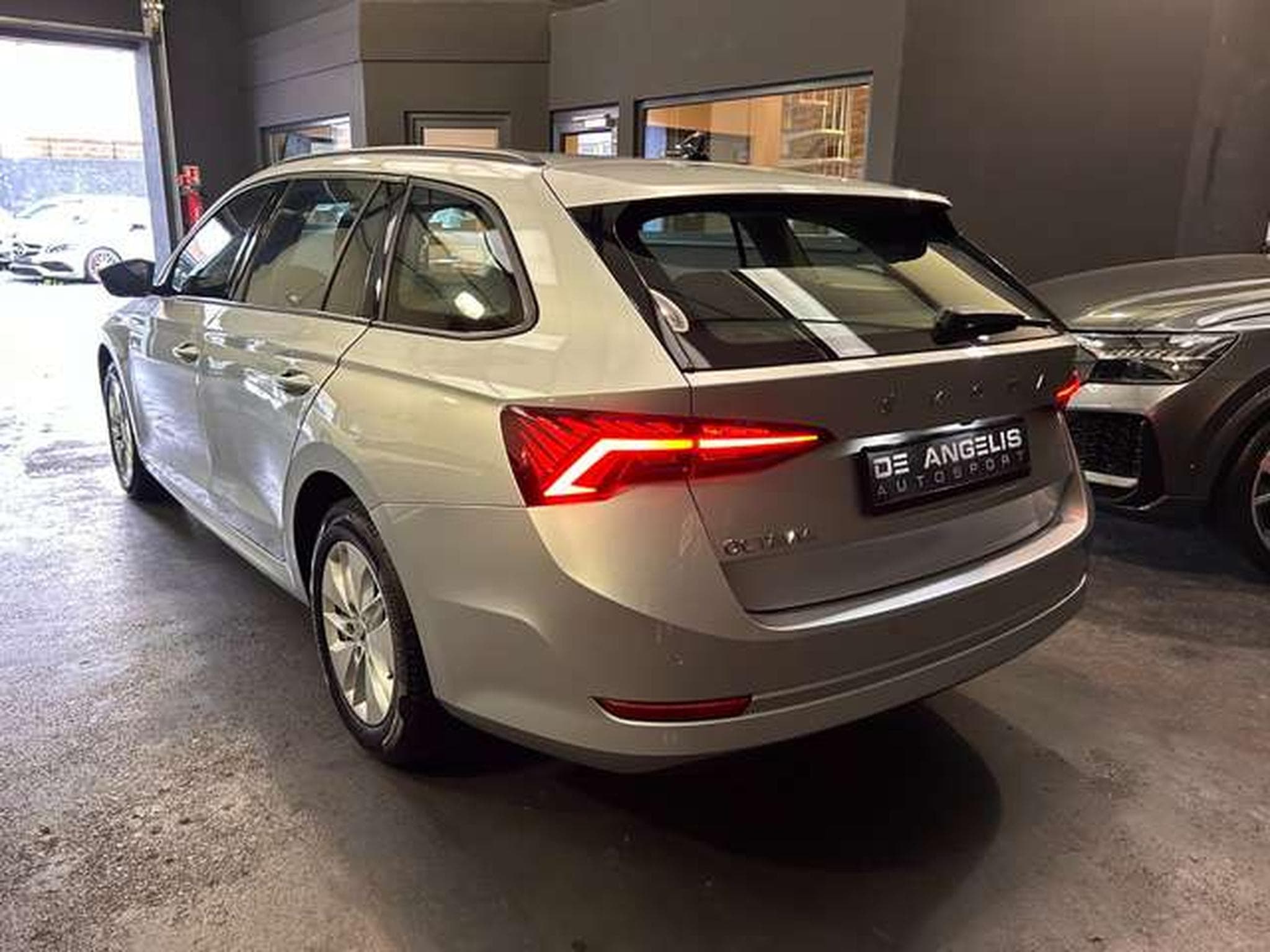 Skoda Octavia 2.0 TDI 116 DSG7 AMBITION (2023) - Photo 6