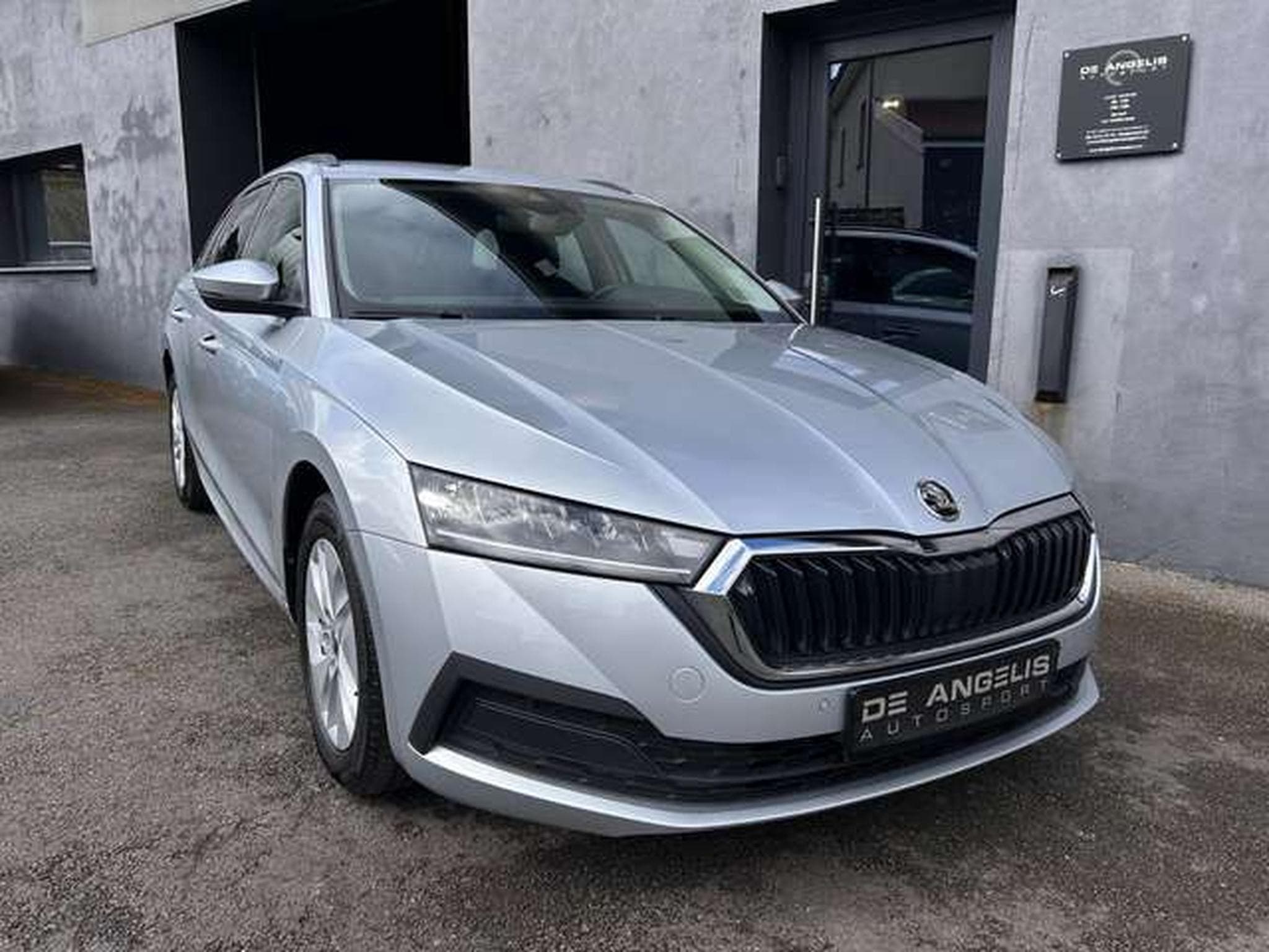 Skoda Octavia 2.0 TDI 116 DSG7 AMBITION (2023) - Photo 9