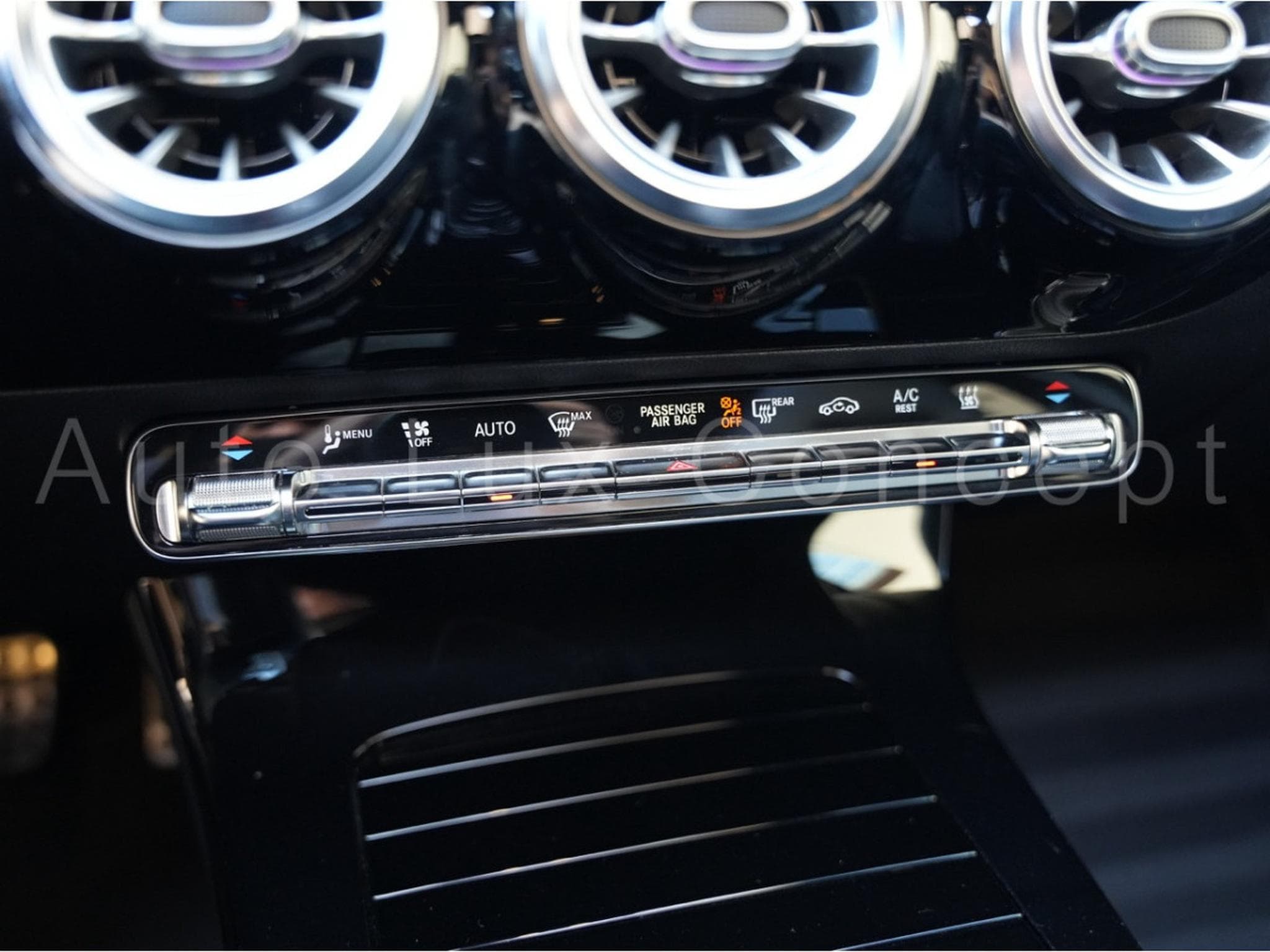 Mercedes A 250 e AMG Line 8G-DCT (2020) - Photo 22