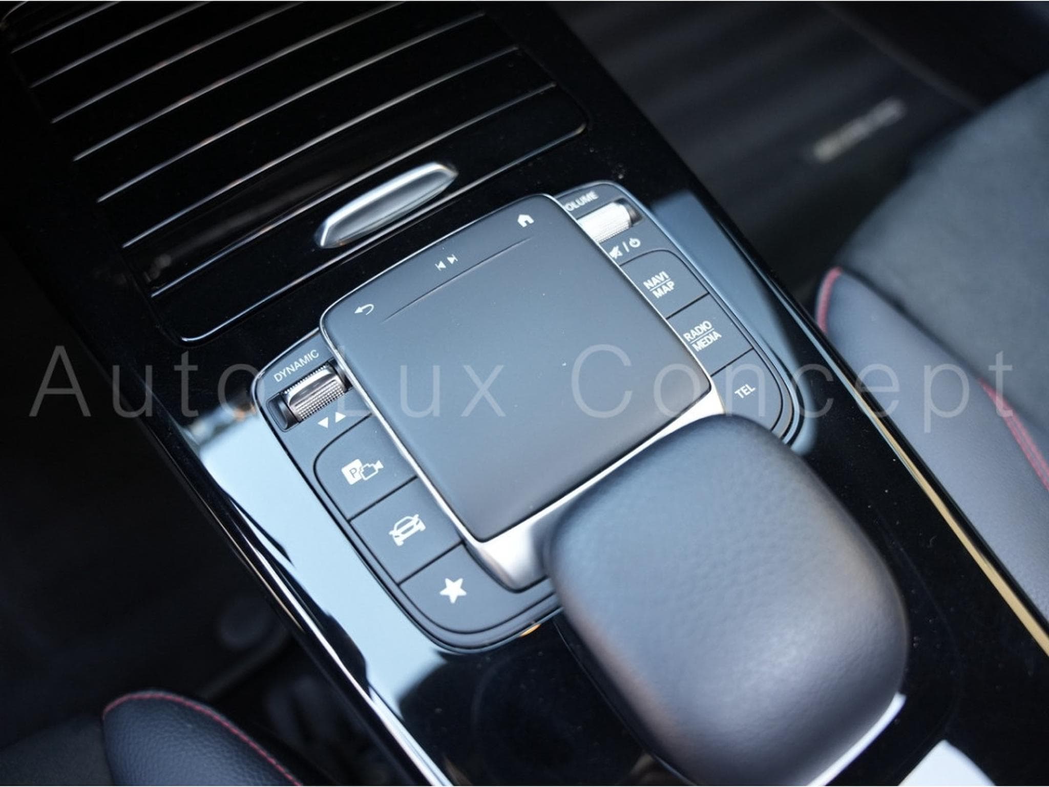 Mercedes A 250 e AMG Line 8G-DCT (2020) - Photo 23