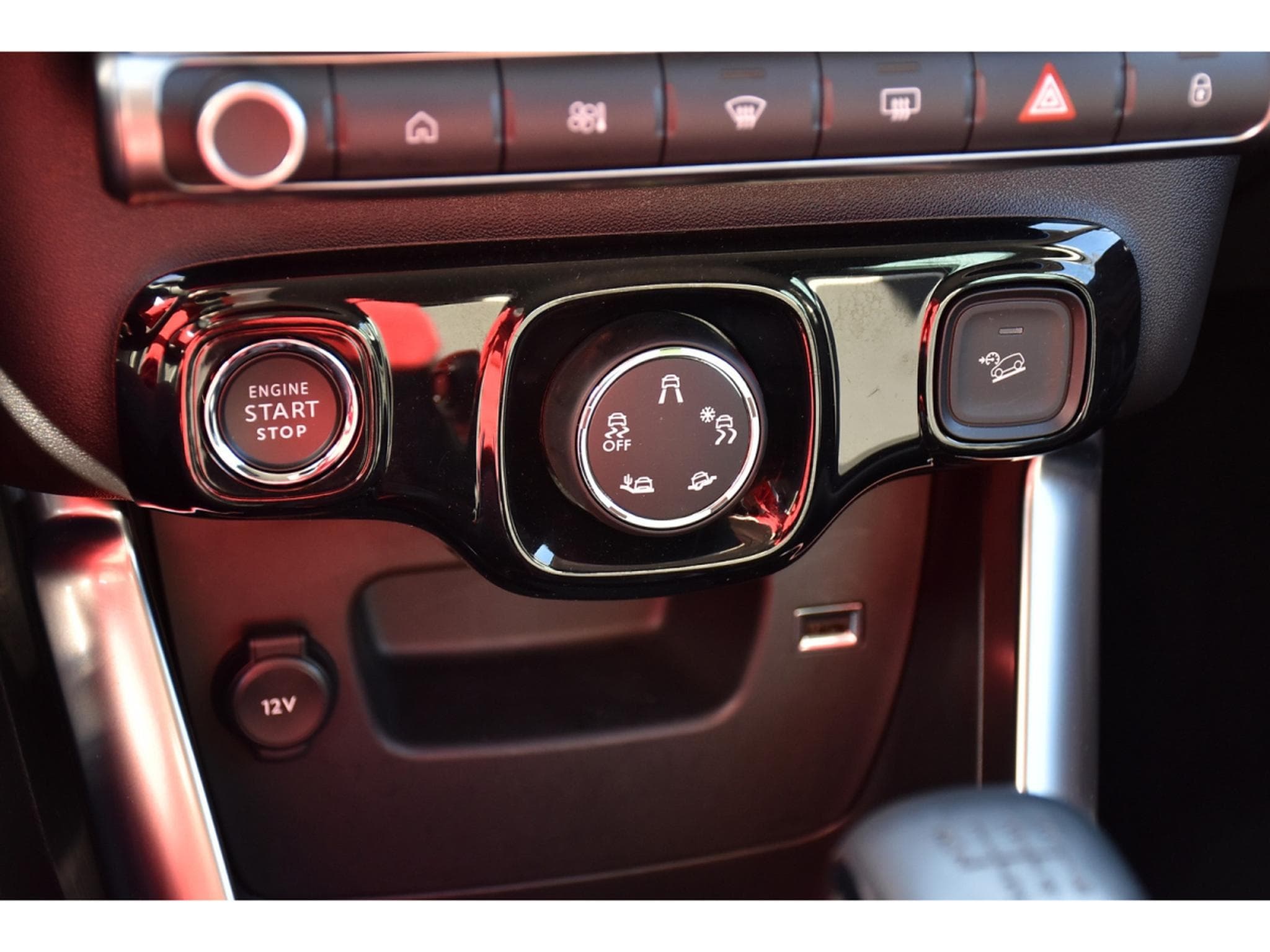 Citroën C3 Aircross 1.2 PureTech 110 MAX REGUL GPS LANE HUD GRIP CAM JA17 1°MAIN (2024) - Photo 18