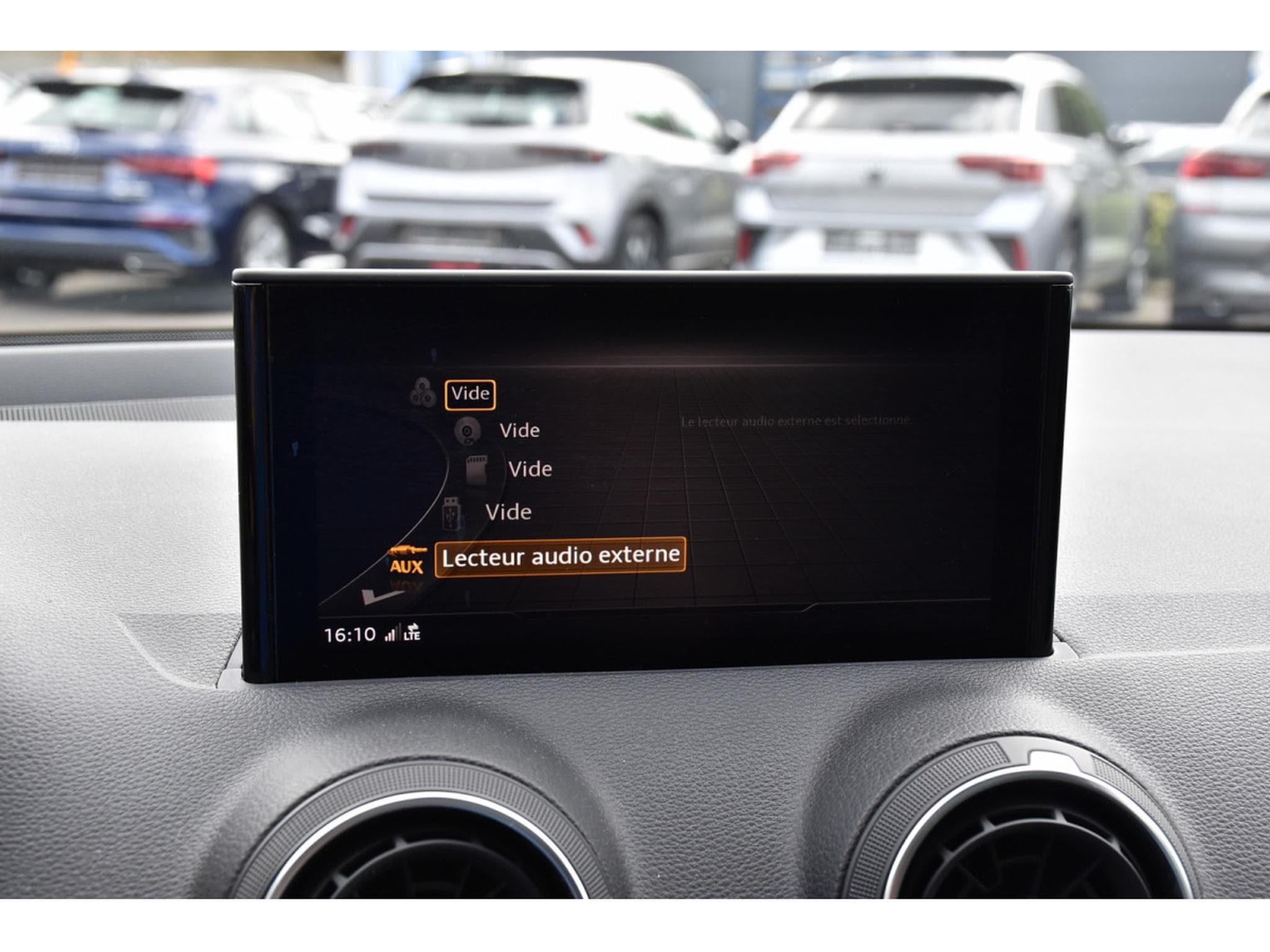 Audi Q2 35 TFSI S-Tronic TO CUIR ACC LANE SIDE GPS CAM LED 1° MAIN (2019) - Photo 12