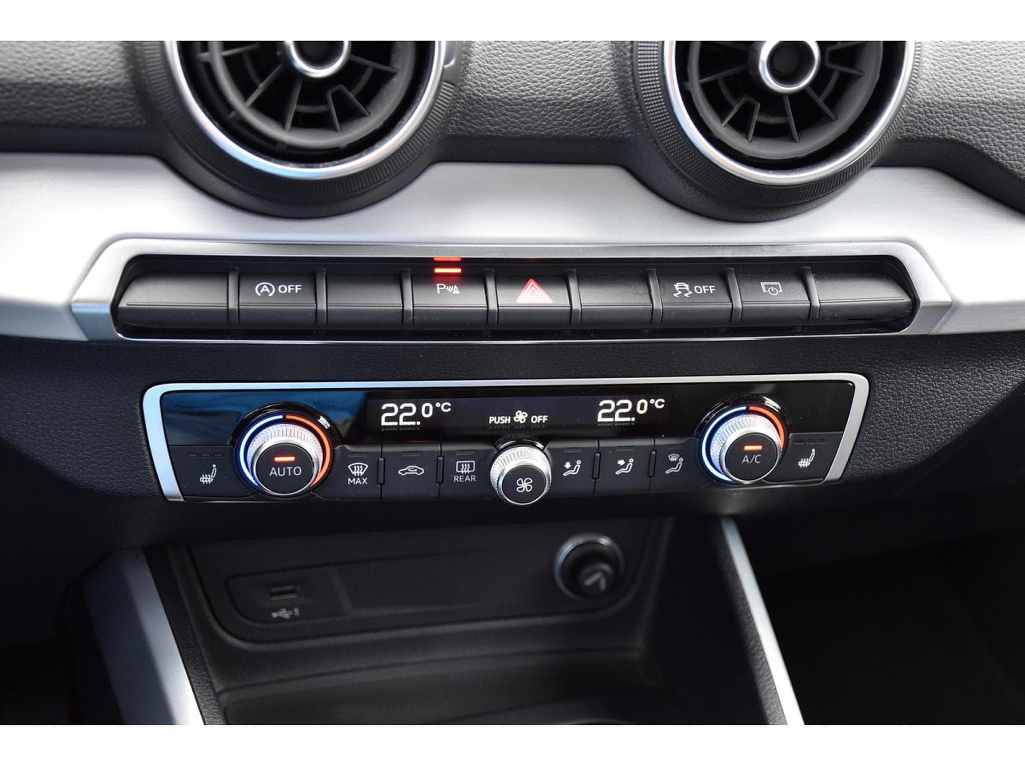Audi Q2 35 TFSI S-Tronic TO CUIR ACC LANE SIDE GPS CAM LED 1° MAIN (2019) - Photo 19