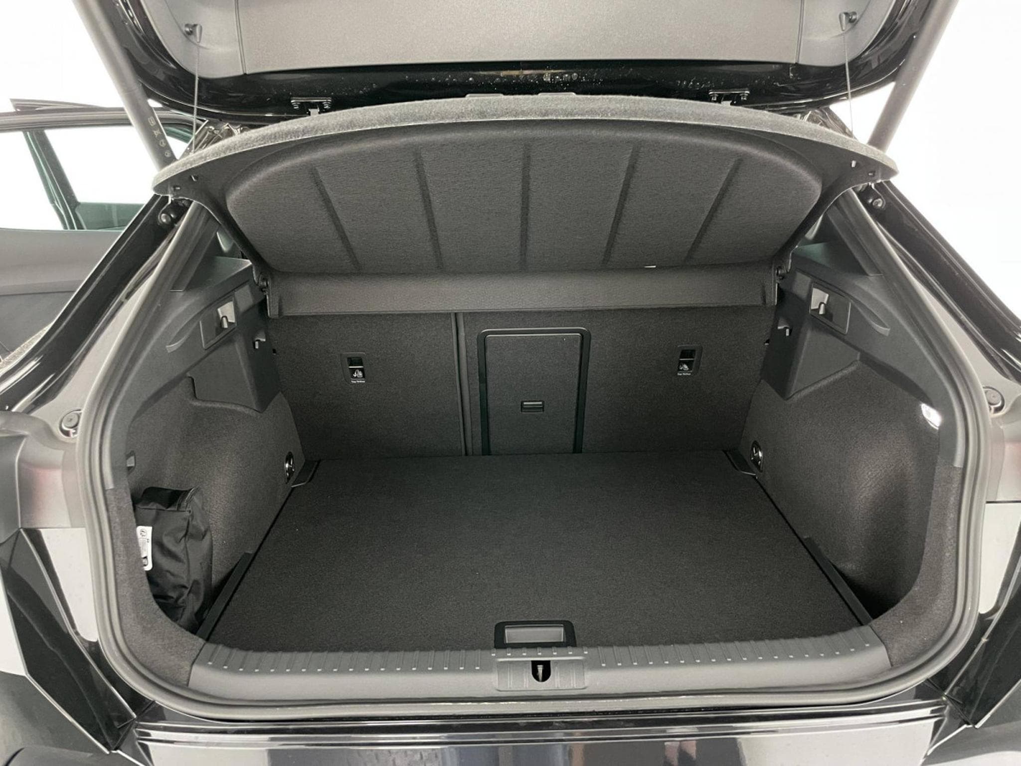 Cupra Formentor 2.0 TSI VZ 333 DSG 4 Drive (2025) - Photo 10