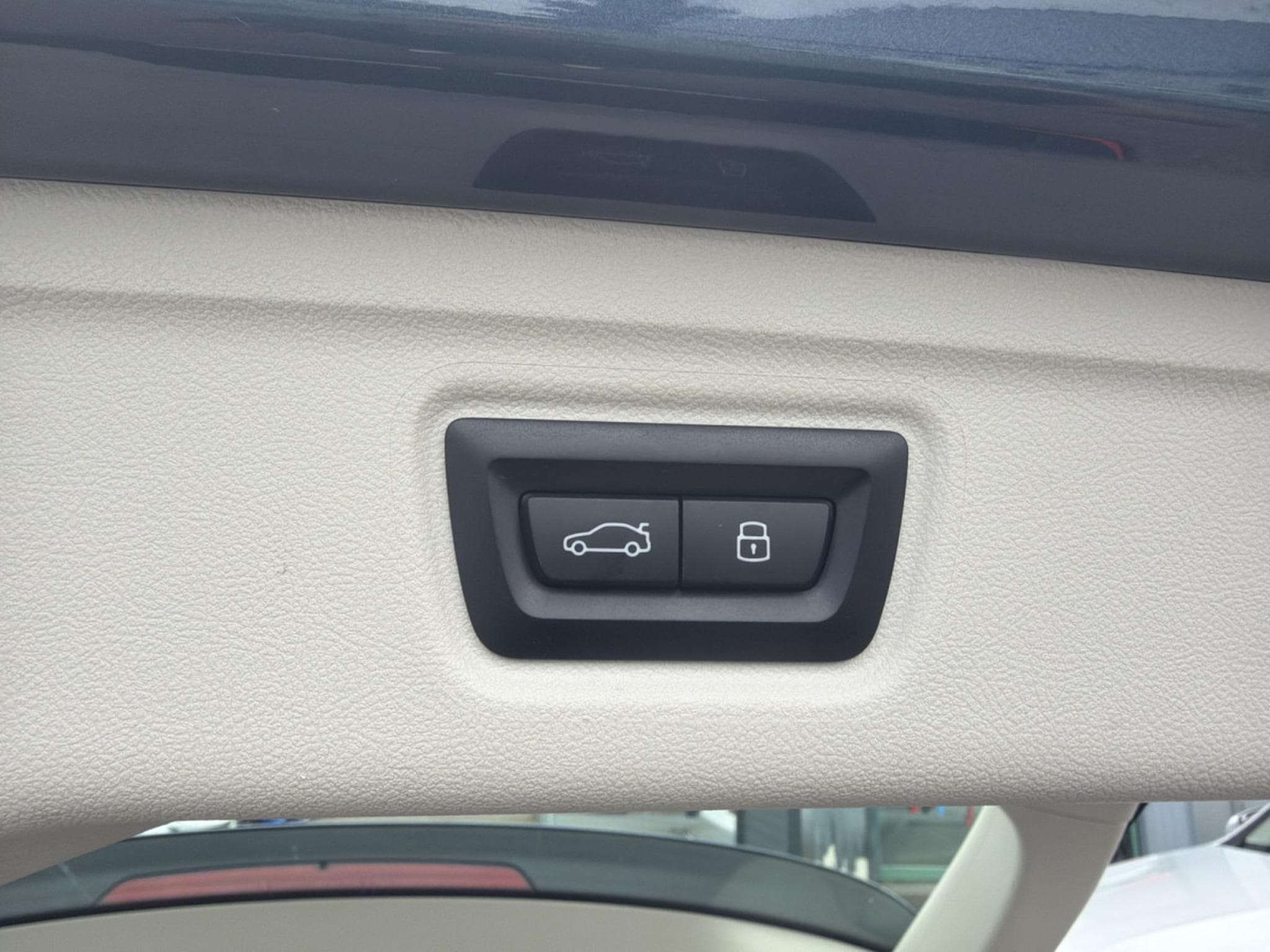 BMW 318 i BREAK AUTO 2.0 156CV BA8 (2024) - Photo 10