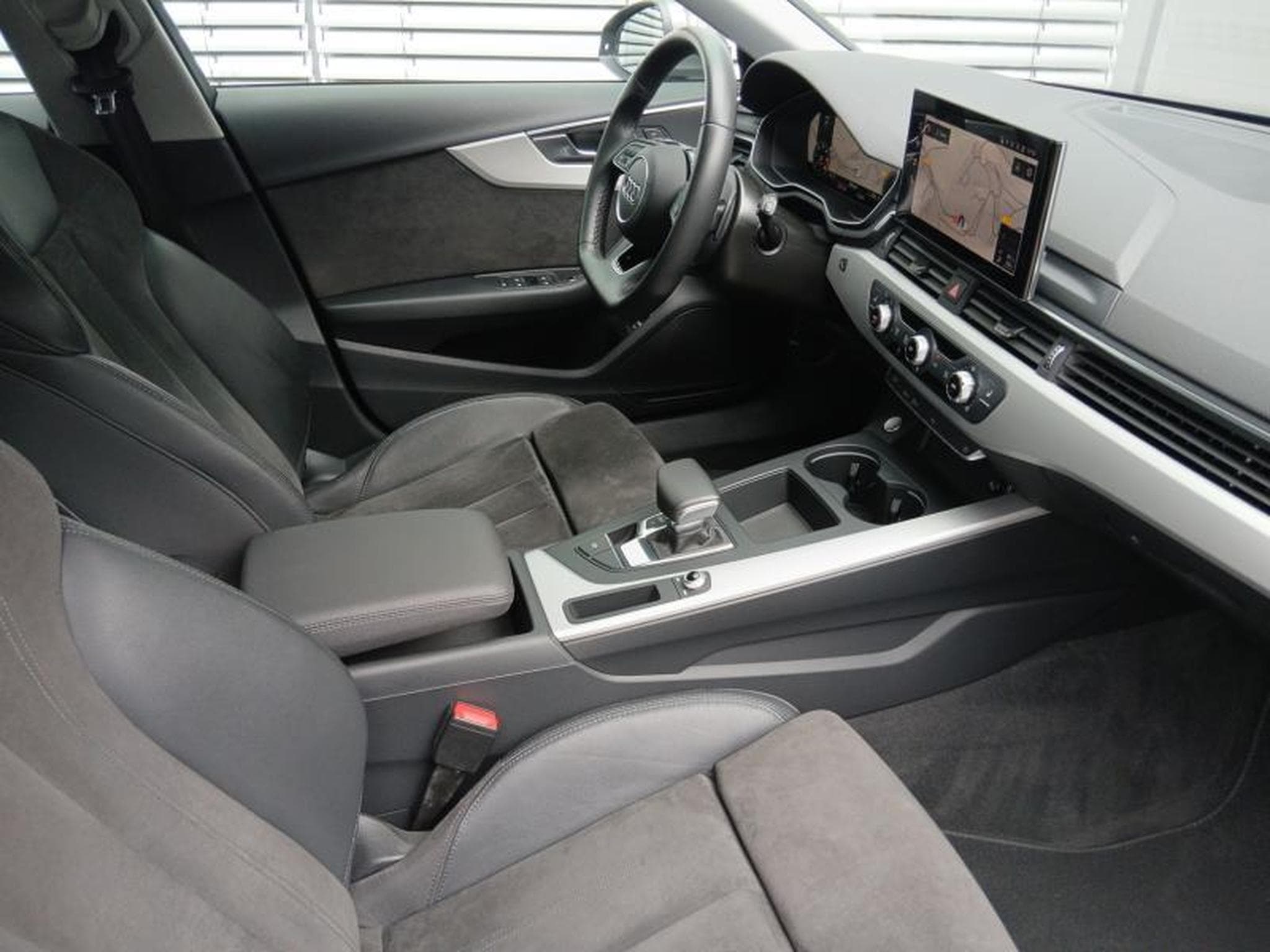 Audi A4 Avant S-line 35 TDI s-tronic (2021) - Photo 10