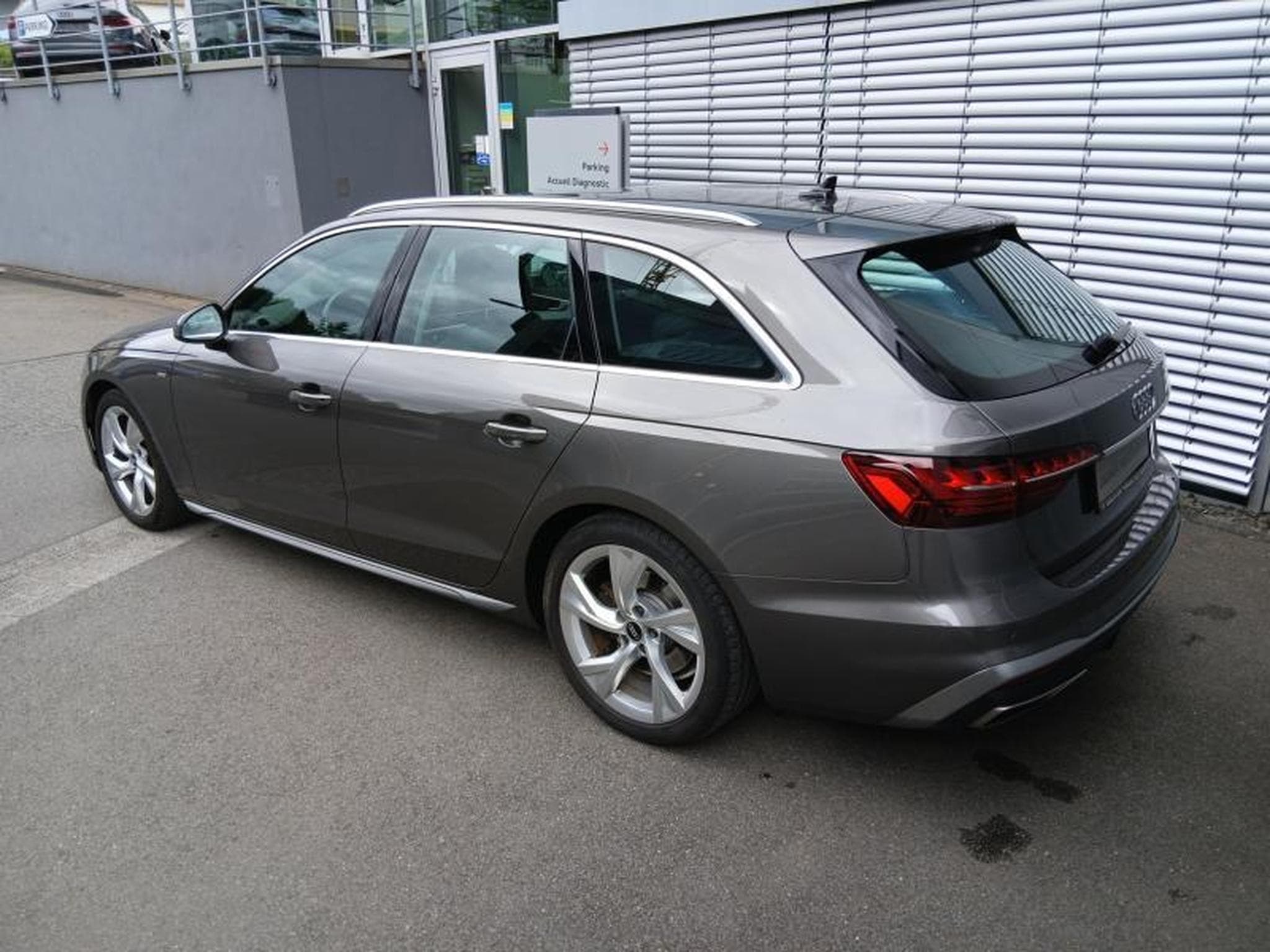 Audi A4 Avant S-line 35 TDI s-tronic (2021) - Photo 2