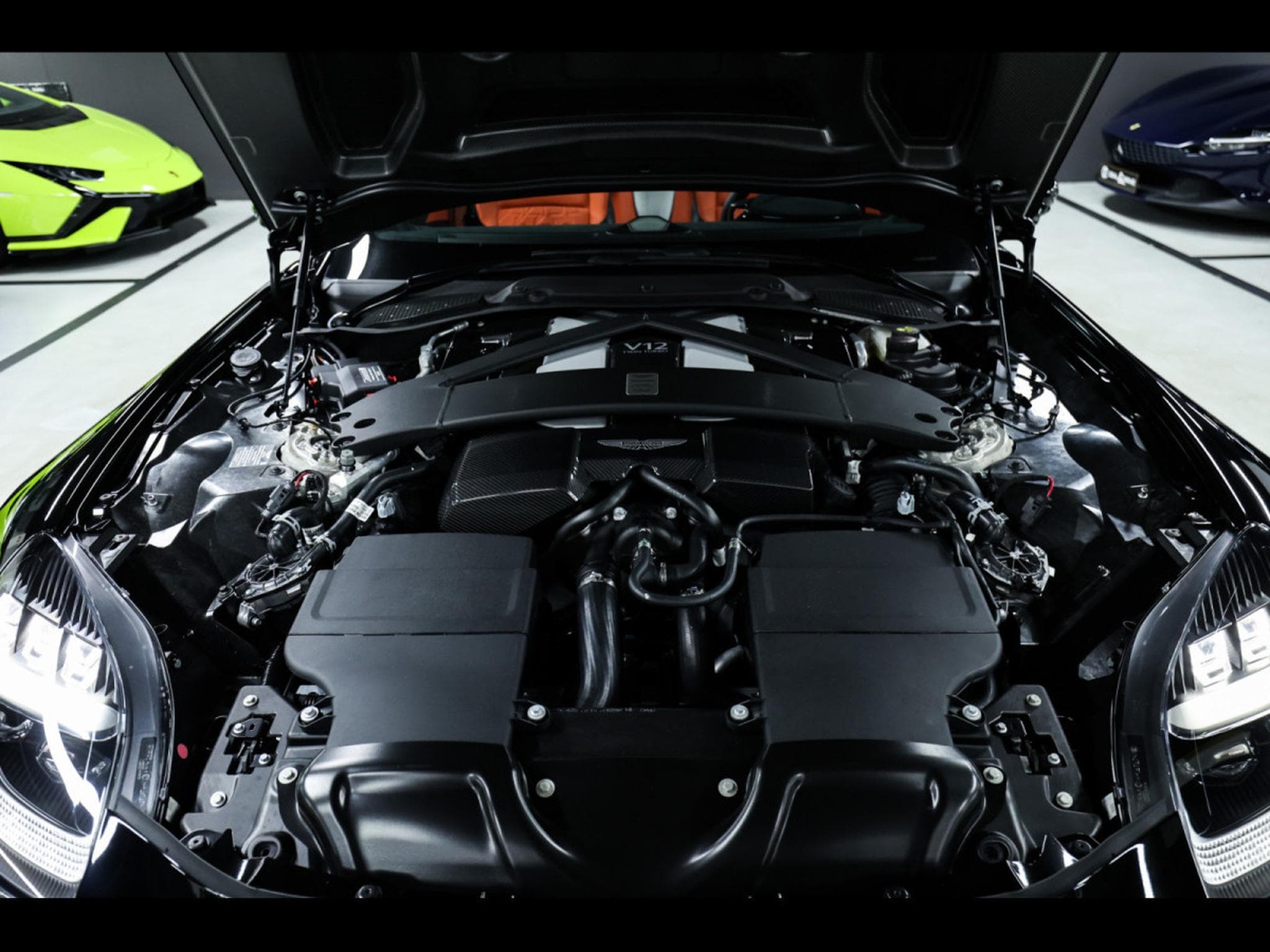 Aston-Martin Vanquish III VOLANTE V12 BI-TURBO 5.2°XPEL STEALTH (2025) - Photo 19