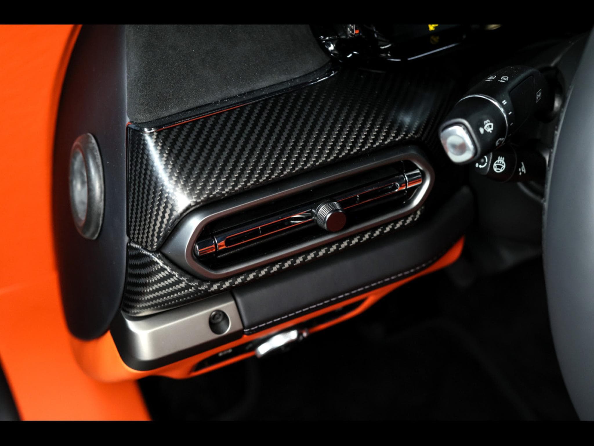 Aston-Martin Vanquish III VOLANTE V12 BI-TURBO 5.2°XPEL STEALTH (2025) - Photo 22