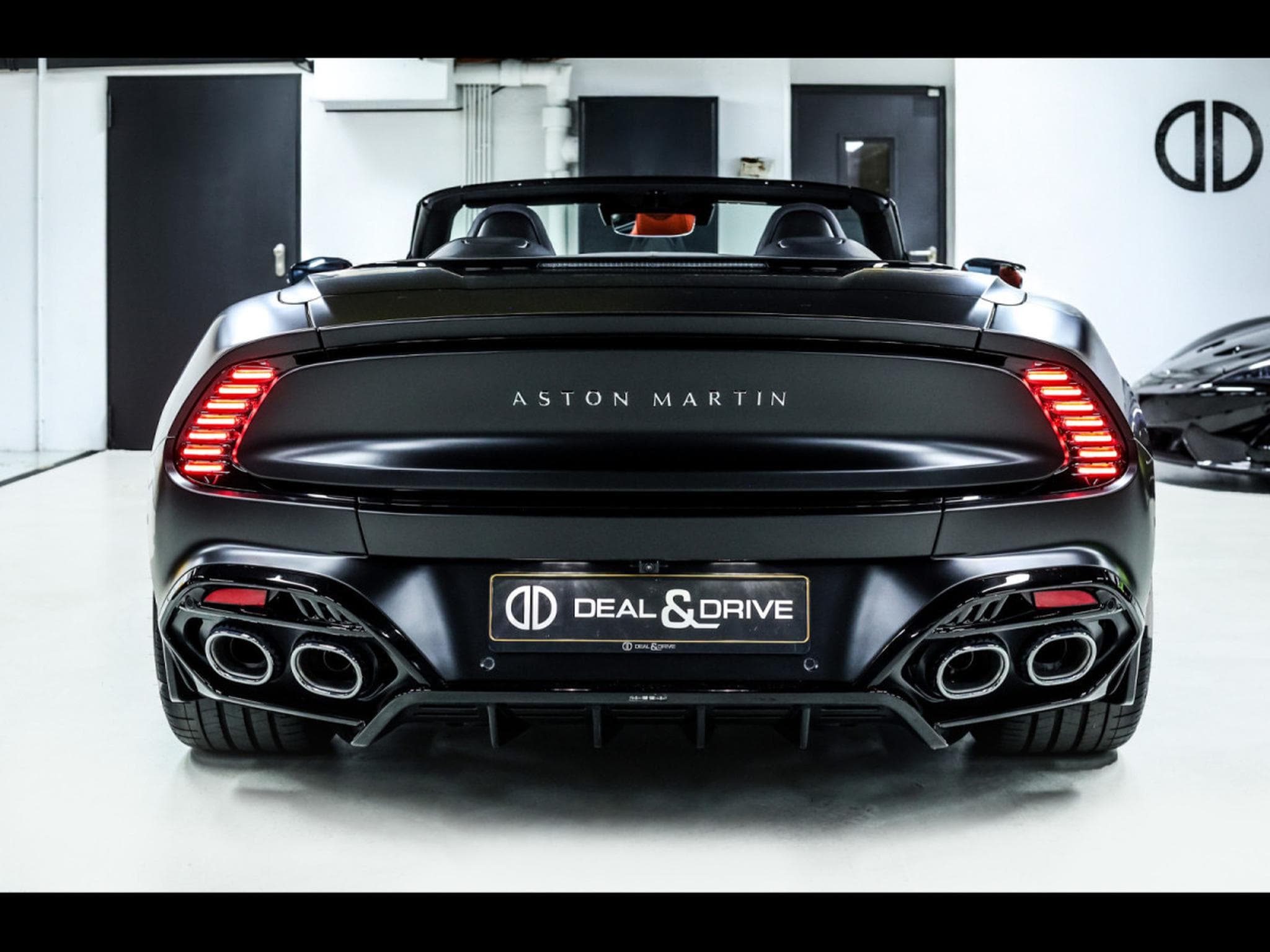Aston-Martin Vanquish III VOLANTE V12 BI-TURBO 5.2°XPEL STEALTH (2025) - Photo 4