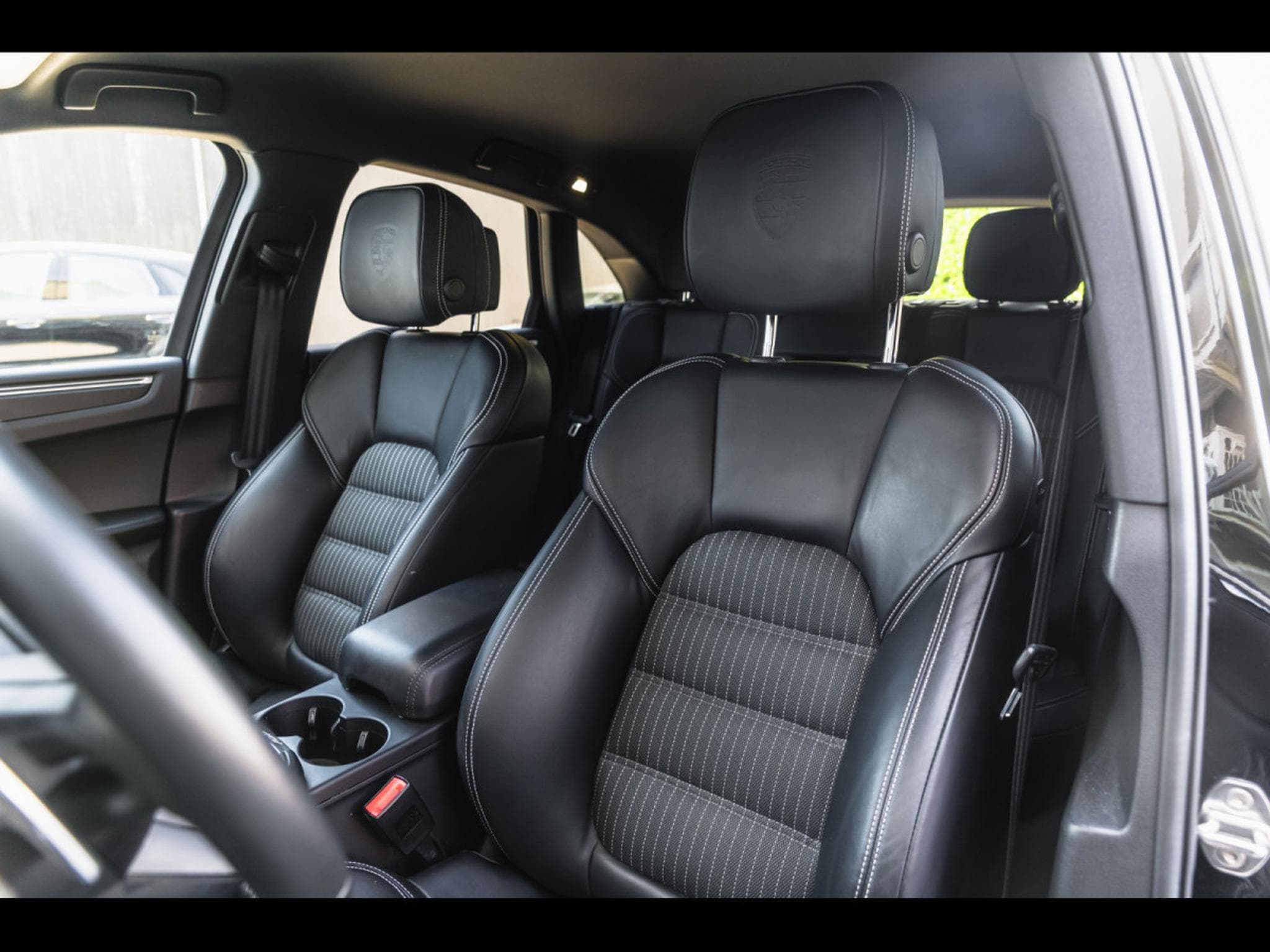 Porsche Macan III T PDK (2023) - Photo 11