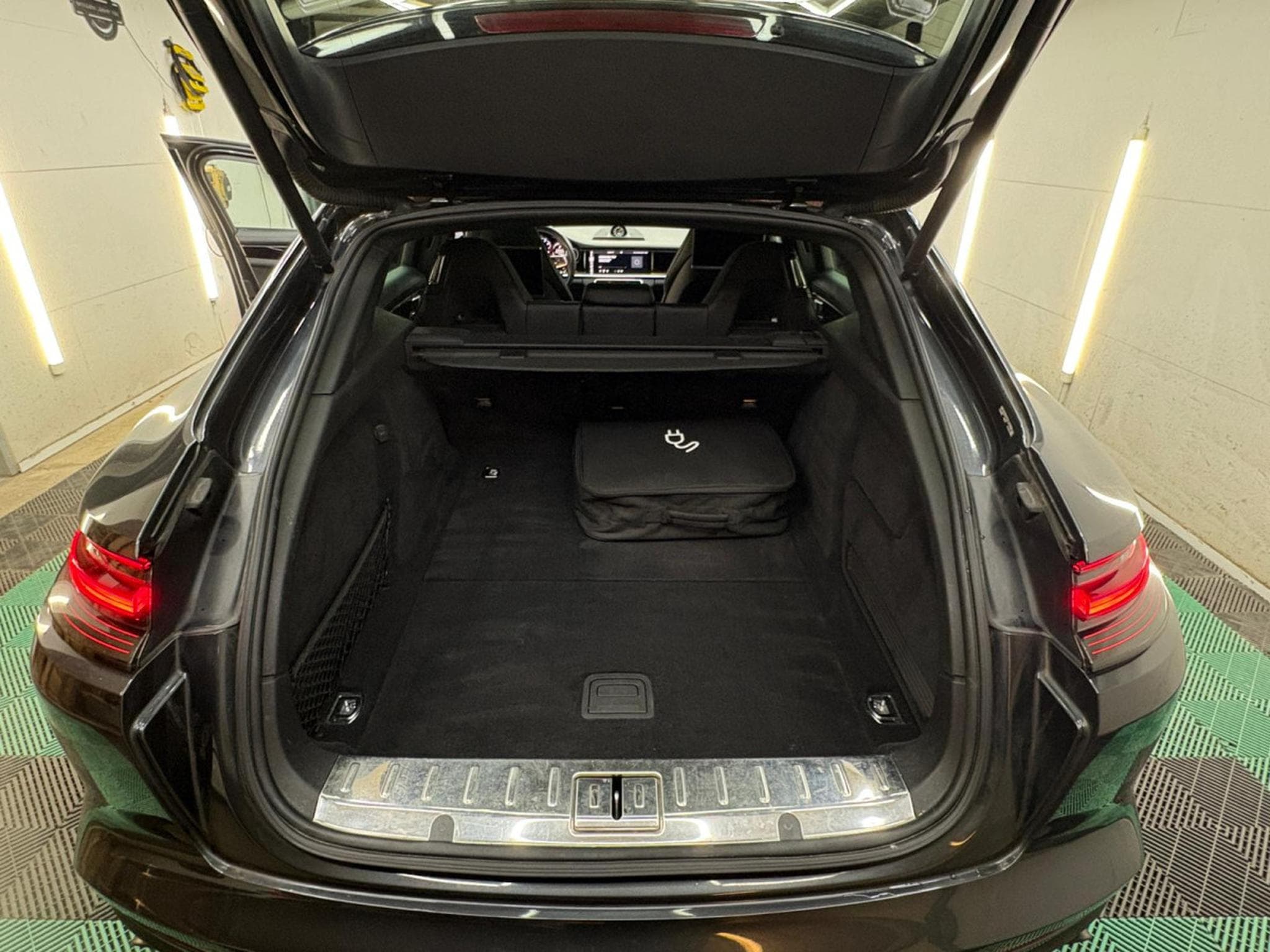 Porsche Panamera Panamera Sport Turismo 4 E-Hybrid (2018) - Photo 7