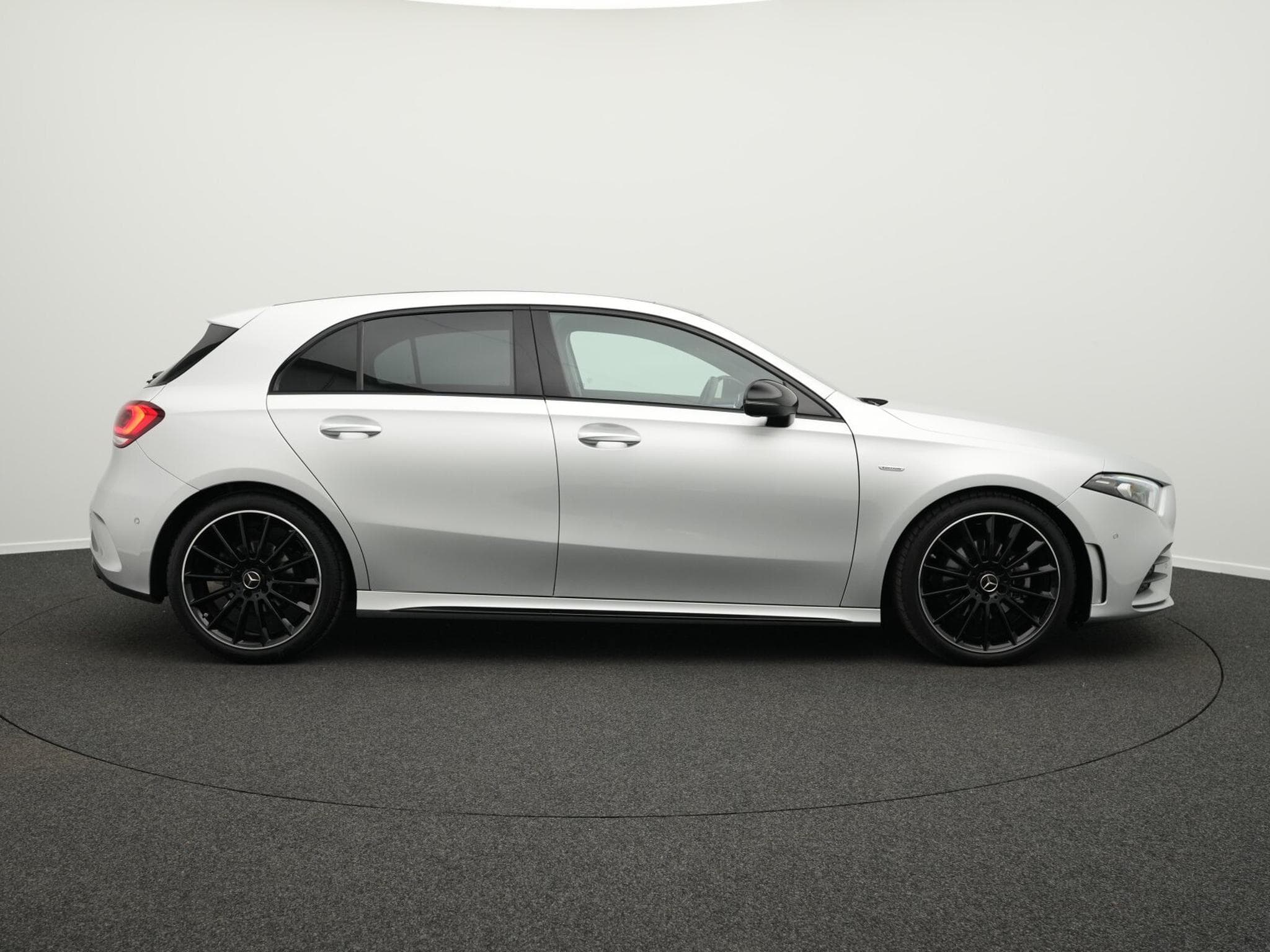 Mercedes A 200 AMG-Line Pano+Multi+19"+Ambi (2022) - Foto 5