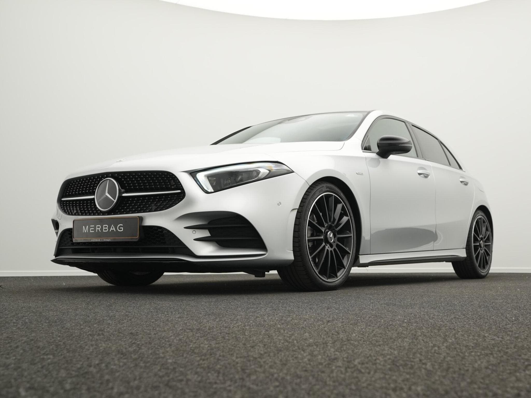 Mercedes A 200 AMG-Line Pano+Multi+19"+Ambi (2022) - Foto 8