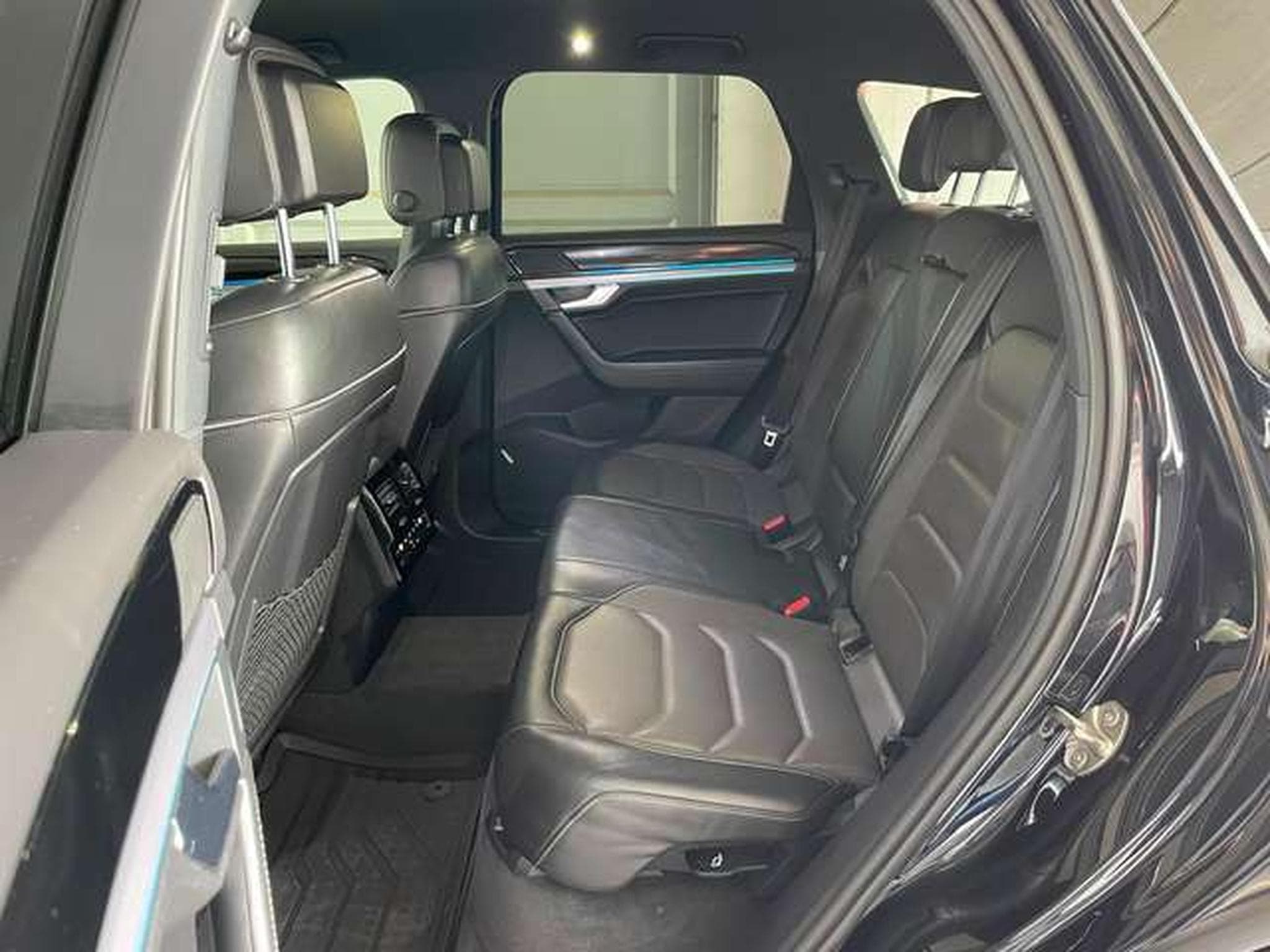 VW Touareg 3.0 V6 4Motion R-Line JUSQU'A 36 MOIS DE GARANTIE (2021) - Photo 28