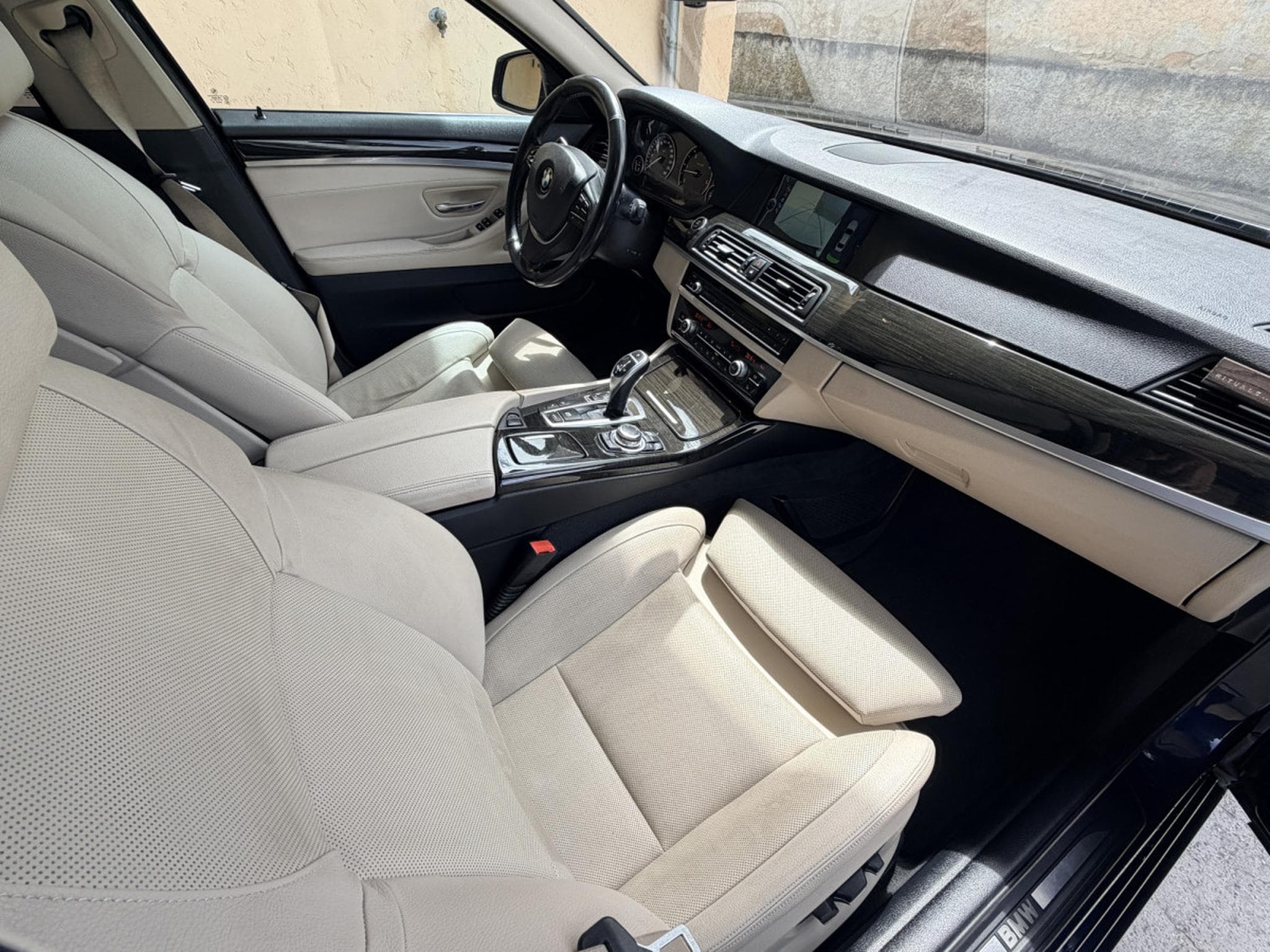 BMW 530 d xDrive Camera Head-UP, Toit Ouvrant 258cv (2011) - Photo 6