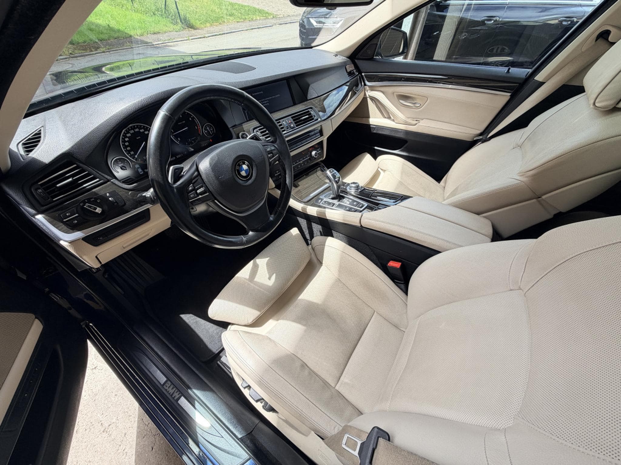 BMW 530 d xDrive Camera Head-UP, Toit Ouvrant 258cv (2011) - Photo 9