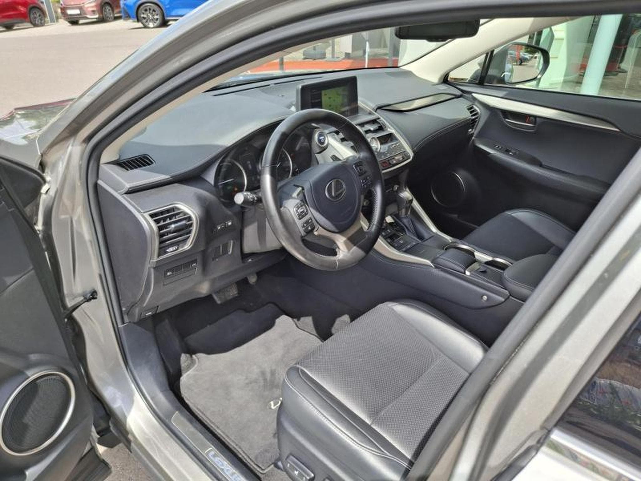 Lexus NX Executive (2020) - Foto 11