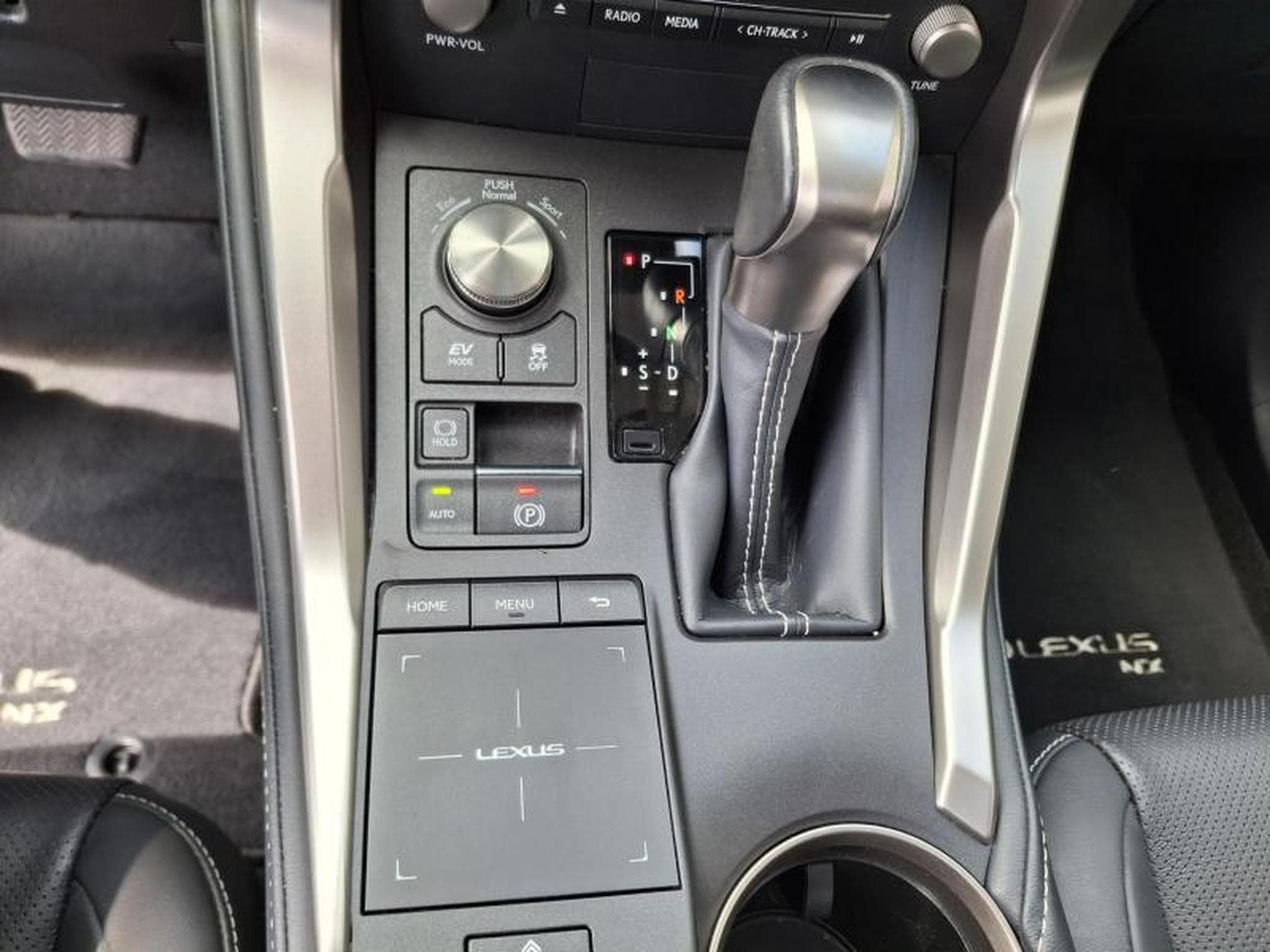Lexus NX Executive (2020) - Foto 14