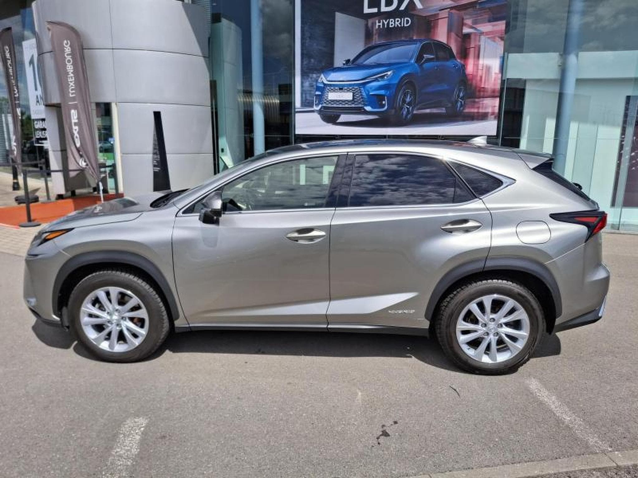 Lexus NX Executive (2020) - Foto 24