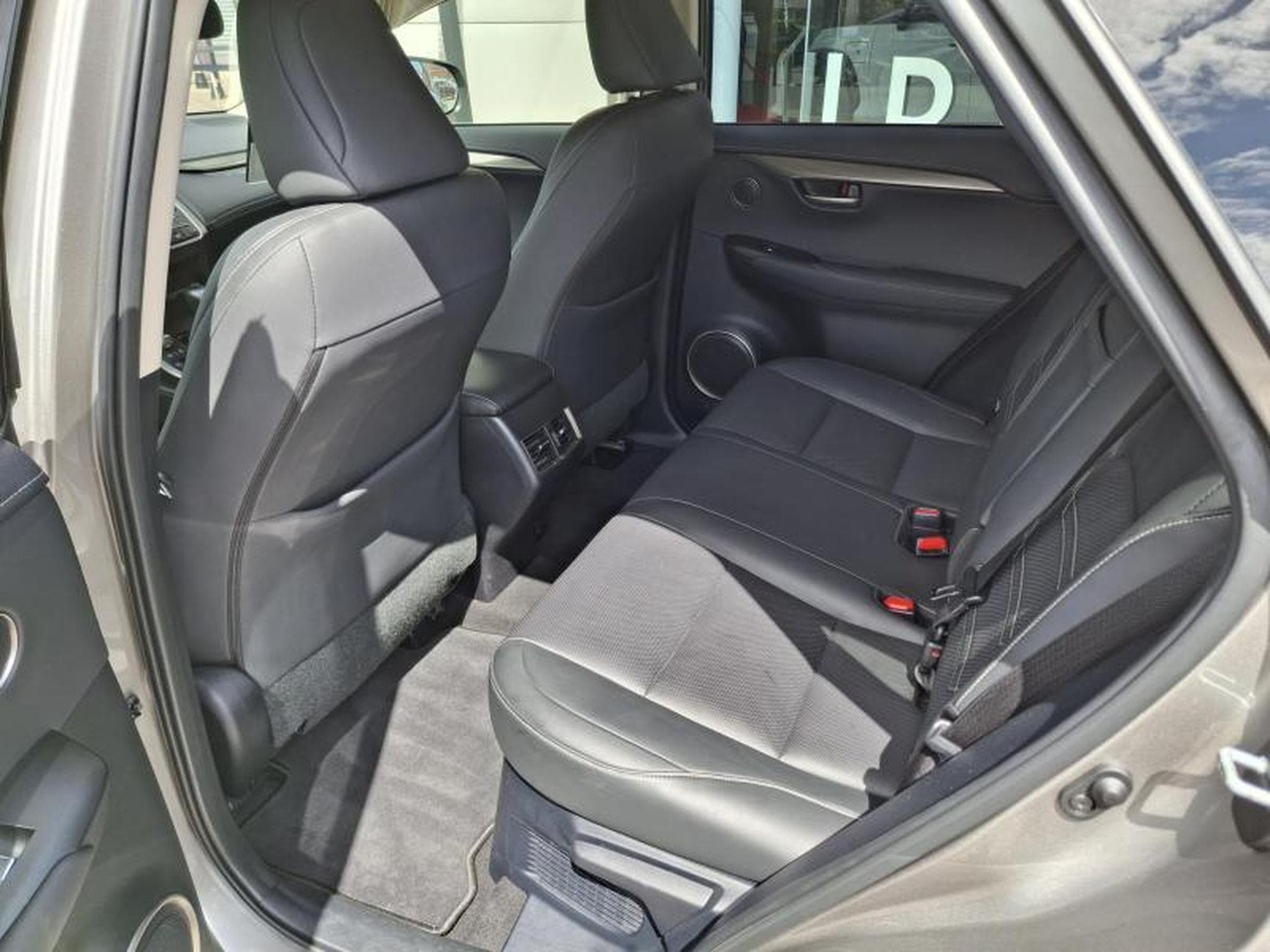 Lexus NX Executive (2020) - Foto 9