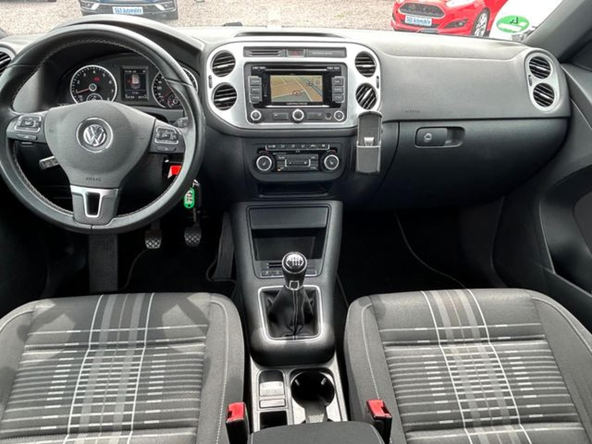 VW Tiguan Tiguan Lounge Sport &amp; Style BMT *Bi-Xenon*Navi* (2015) - Photo 10