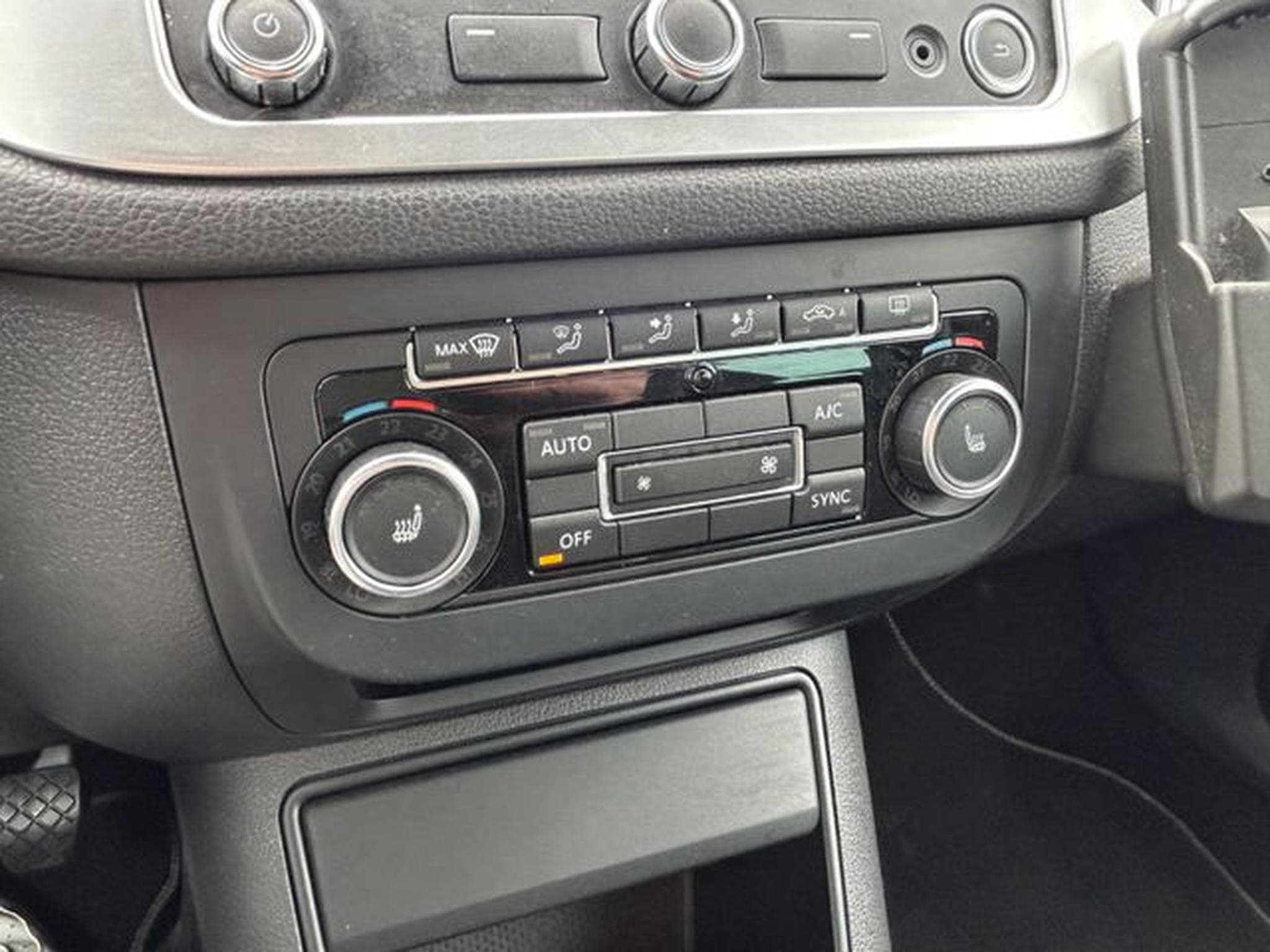 VW Tiguan Tiguan Lounge Sport &amp; Style BMT *Bi-Xenon*Navi* (2015) - Photo 13