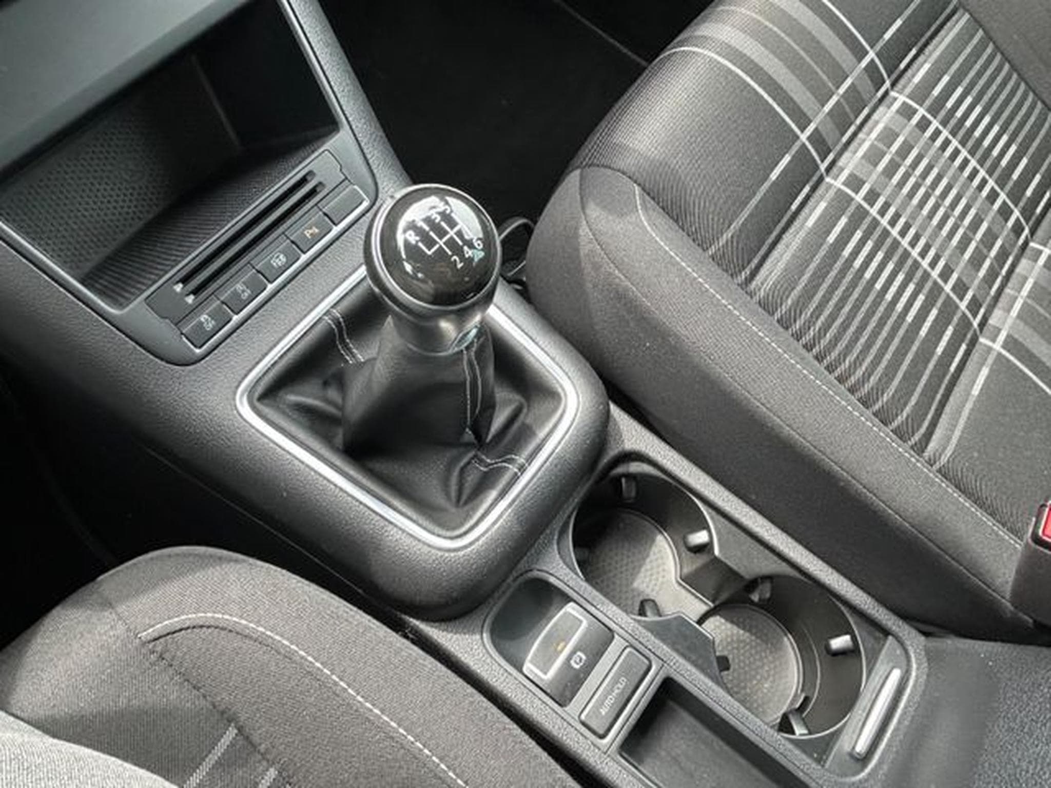 VW Tiguan Tiguan Lounge Sport &amp; Style BMT *Bi-Xenon*Navi* (2015) - Photo 14