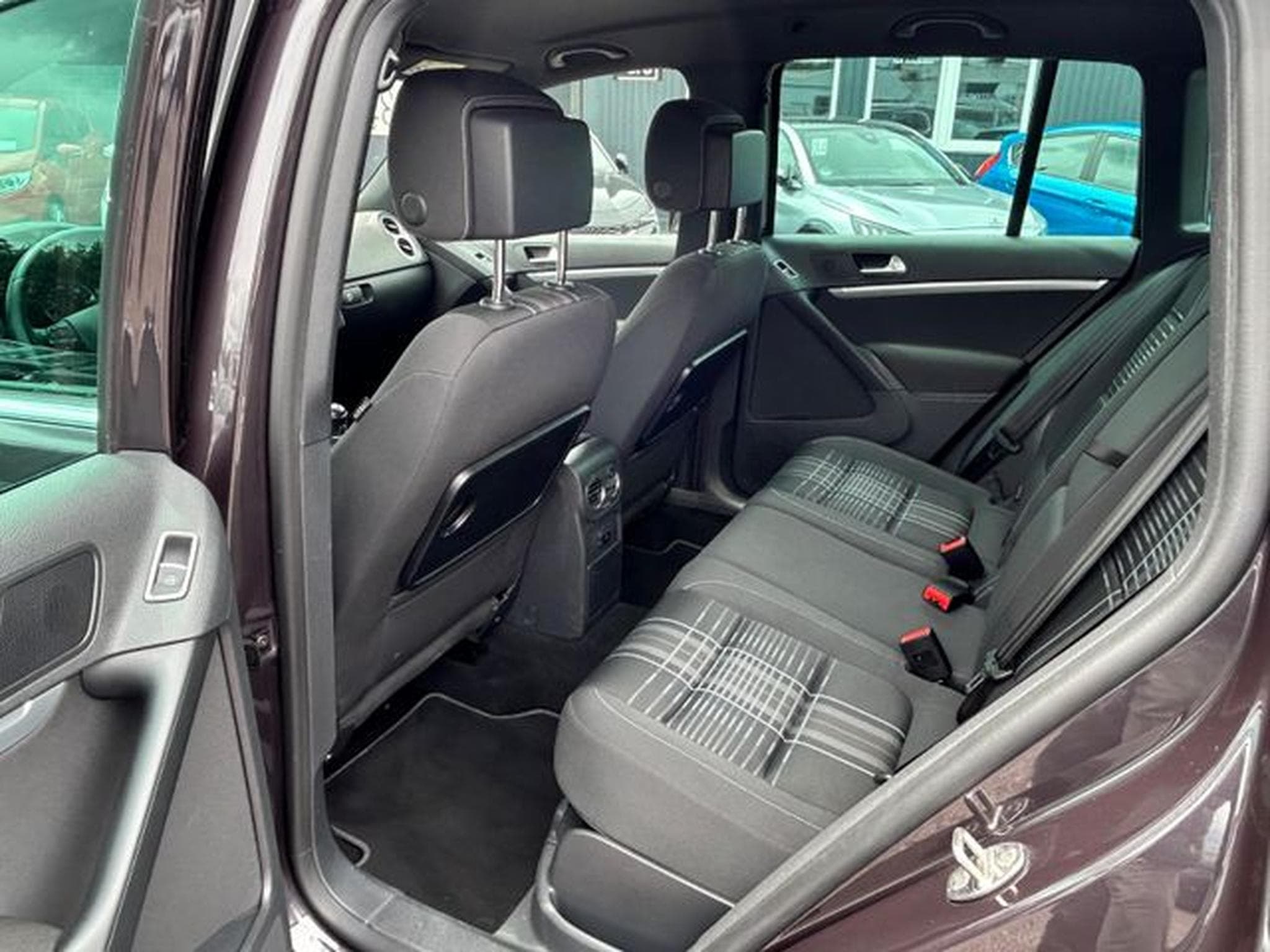 VW Tiguan Tiguan Lounge Sport &amp; Style BMT *Bi-Xenon*Navi* (2015) - Photo 8