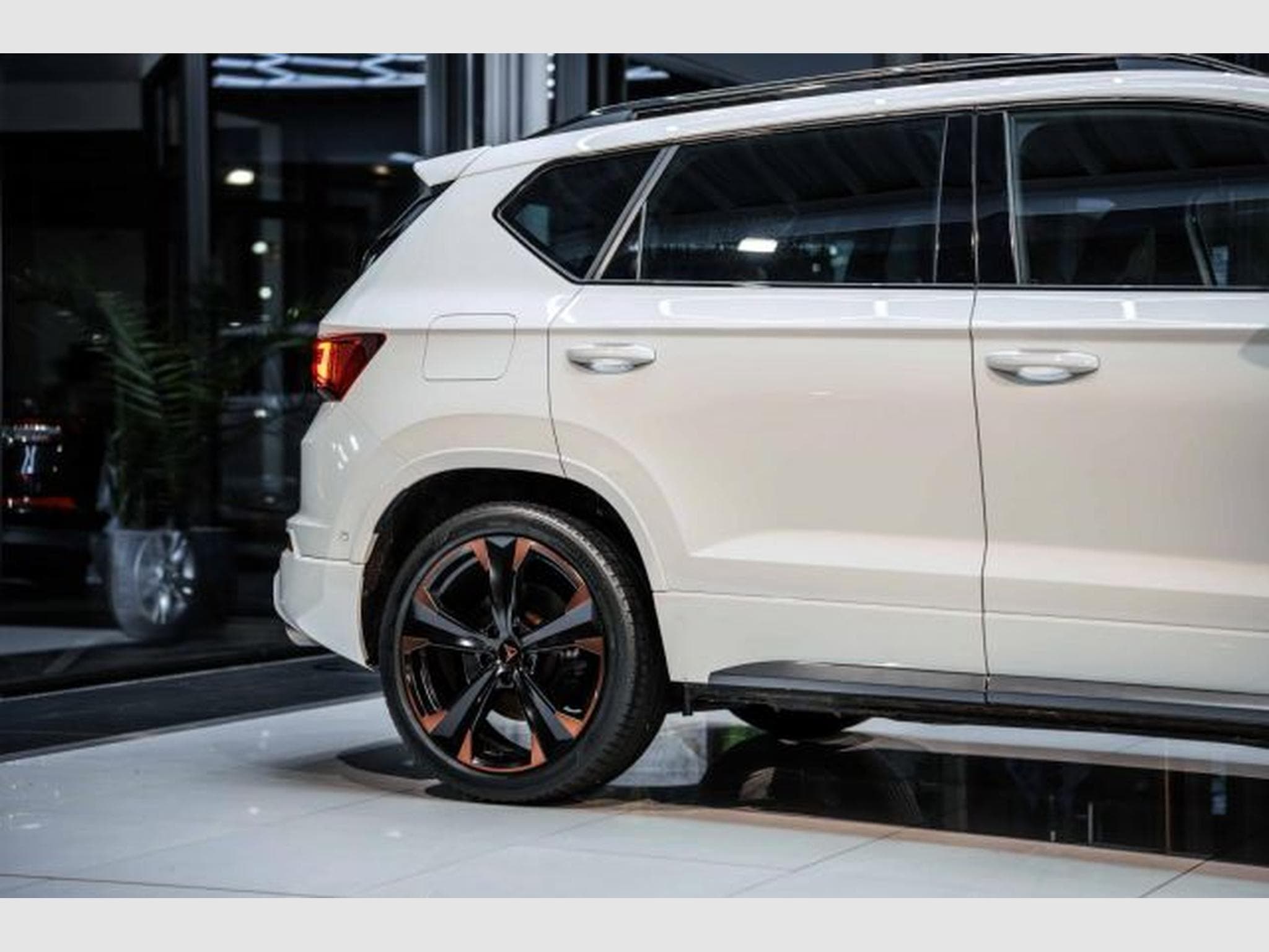 Cupra Ateca Ateca VZ 4Drive 2.0 TSI DSG NAVI AKRAPOVIC AHK (2024) - Photo 8