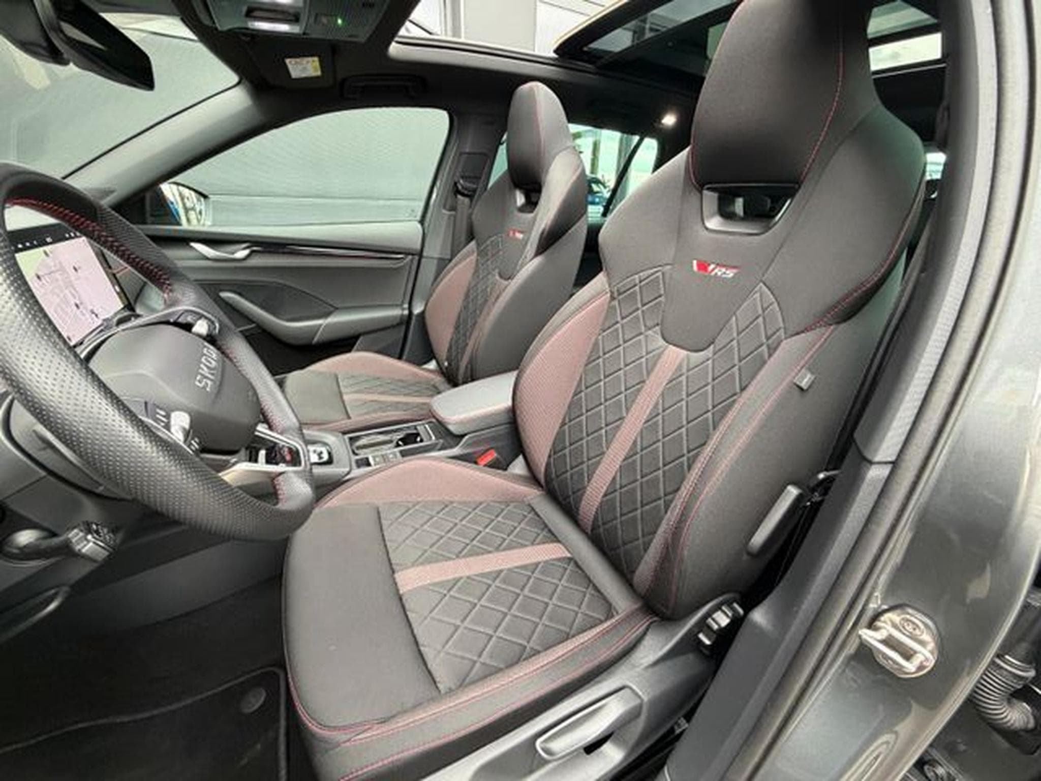 Skoda Octavia Octavia Kombi 2.0TSI RS Facelift Pano Canton ACC (2025) - Photo 11