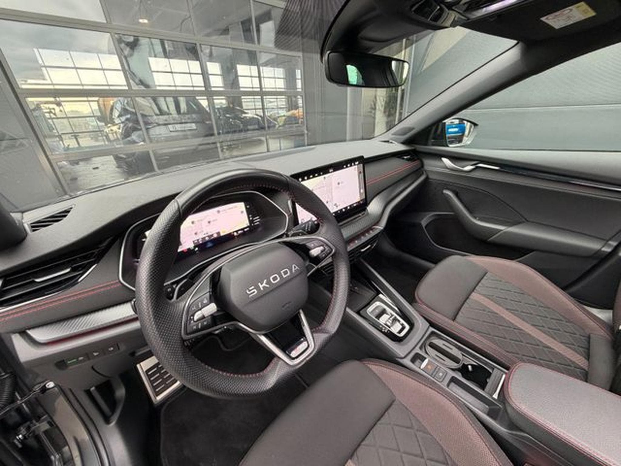 Skoda Octavia Octavia Kombi 2.0TSI RS Facelift Pano Canton ACC (2025) - Photo 12