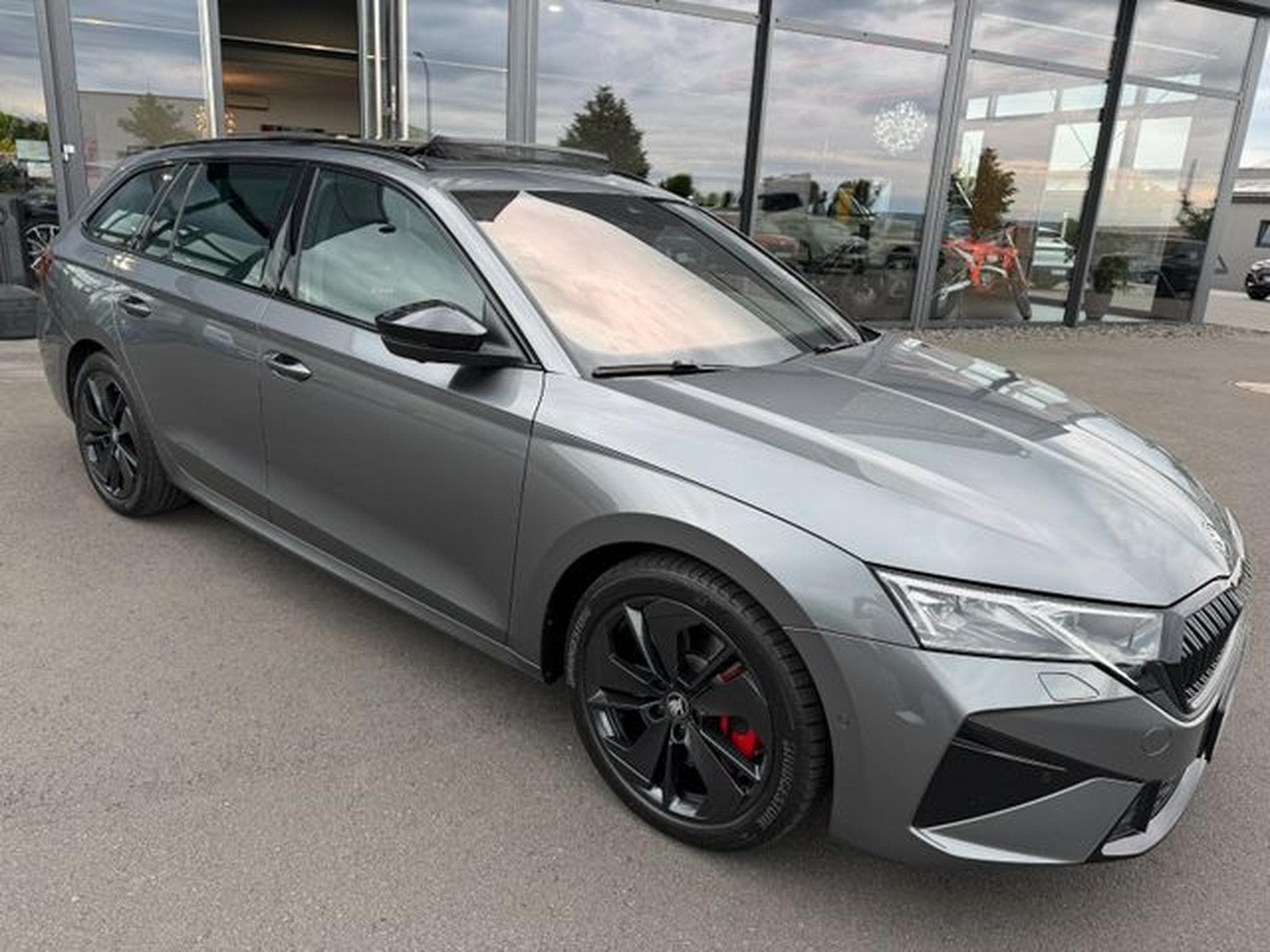 Skoda Octavia Octavia Kombi 2.0TSI RS Facelift Pano Canton ACC (2025) - Photo 4