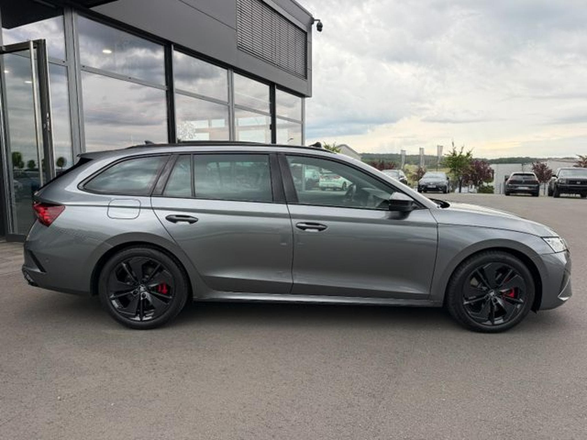 Skoda Octavia Octavia Kombi 2.0TSI RS Facelift Pano Canton ACC (2025) - Photo 6