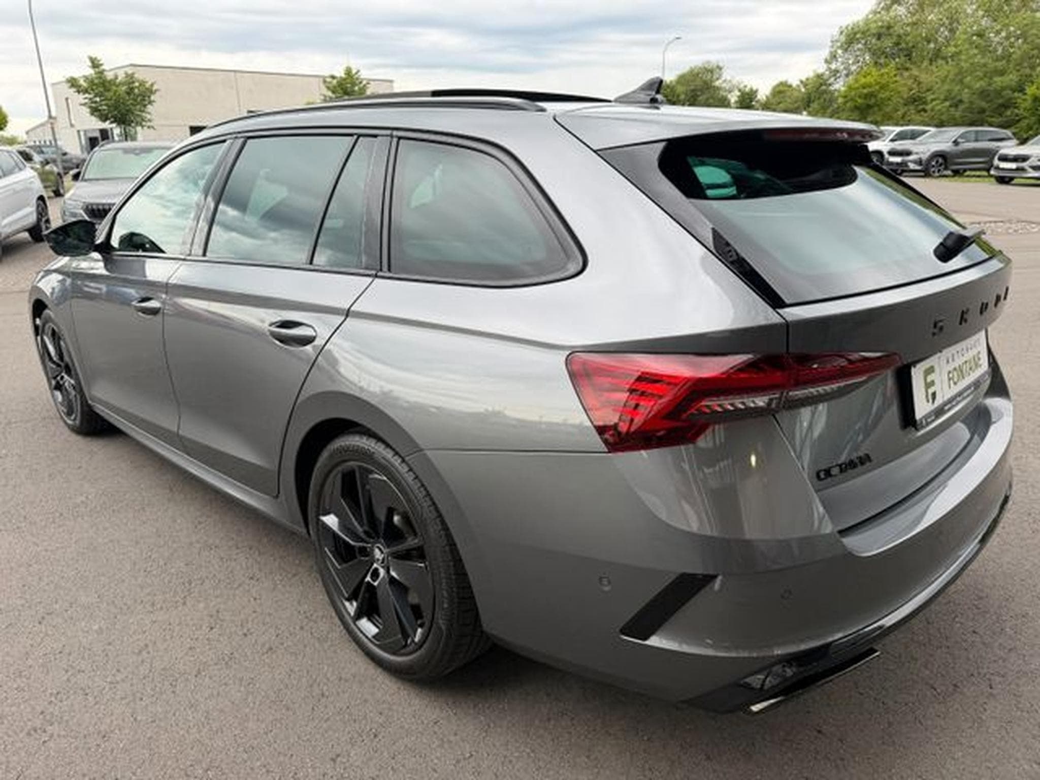 Skoda Octavia Octavia Kombi 2.0TSI RS Facelift Pano Canton ACC (2025) - Photo 9