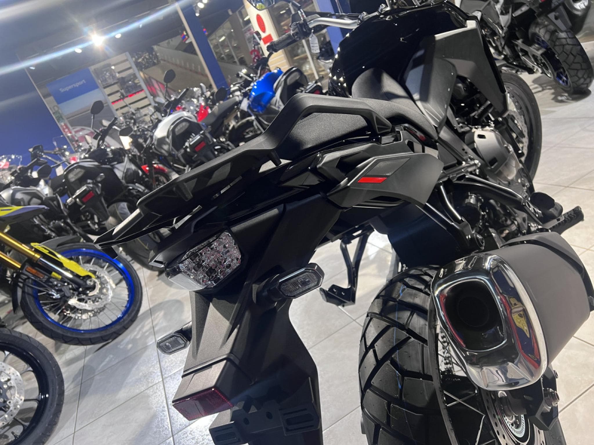 Suzuki V-Strom 800DE (2026) - Photo 5