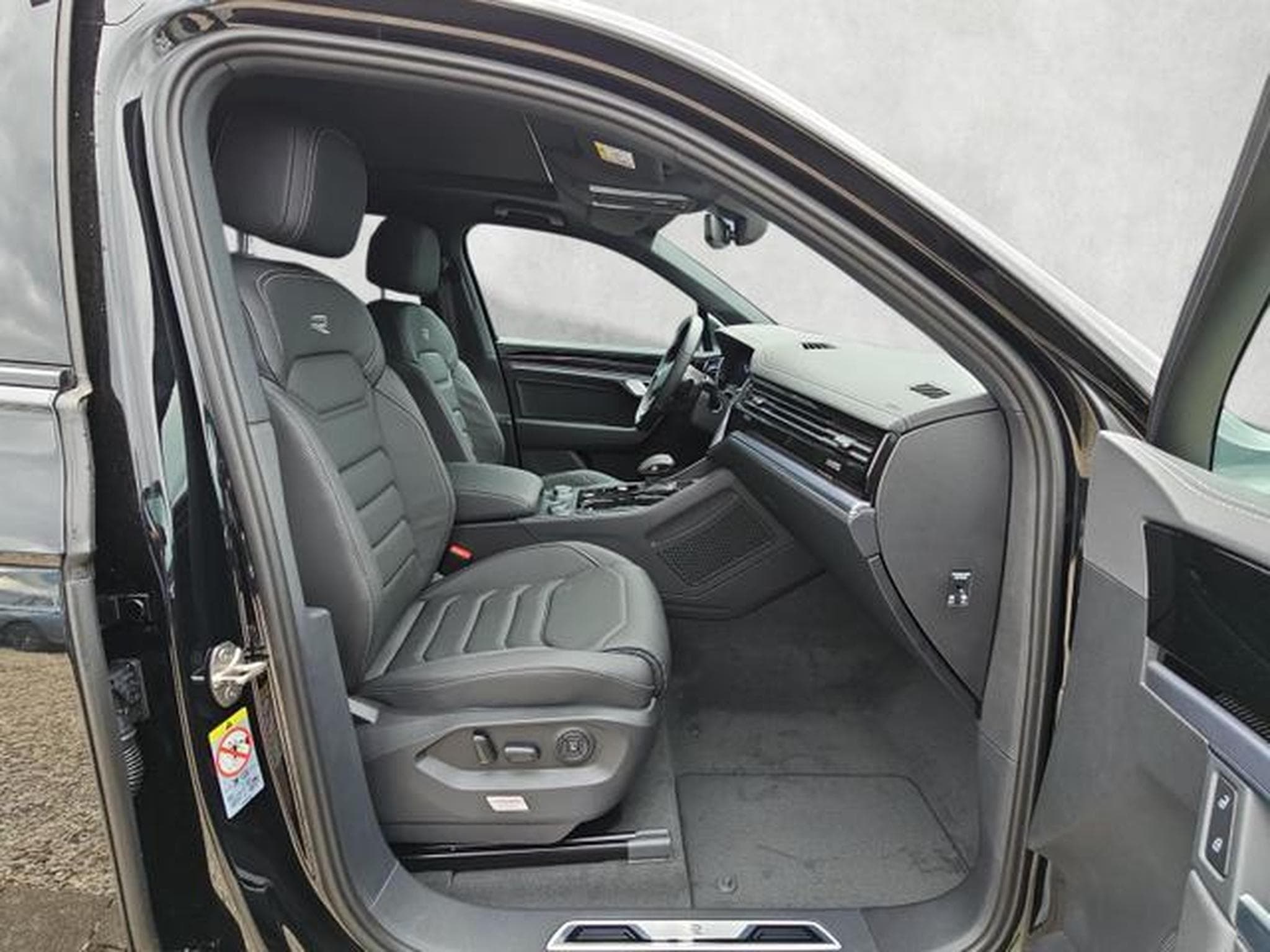 VW Touareg 3.0 TDI 210 kW 4Motion R-Line (2026) - Photo 10