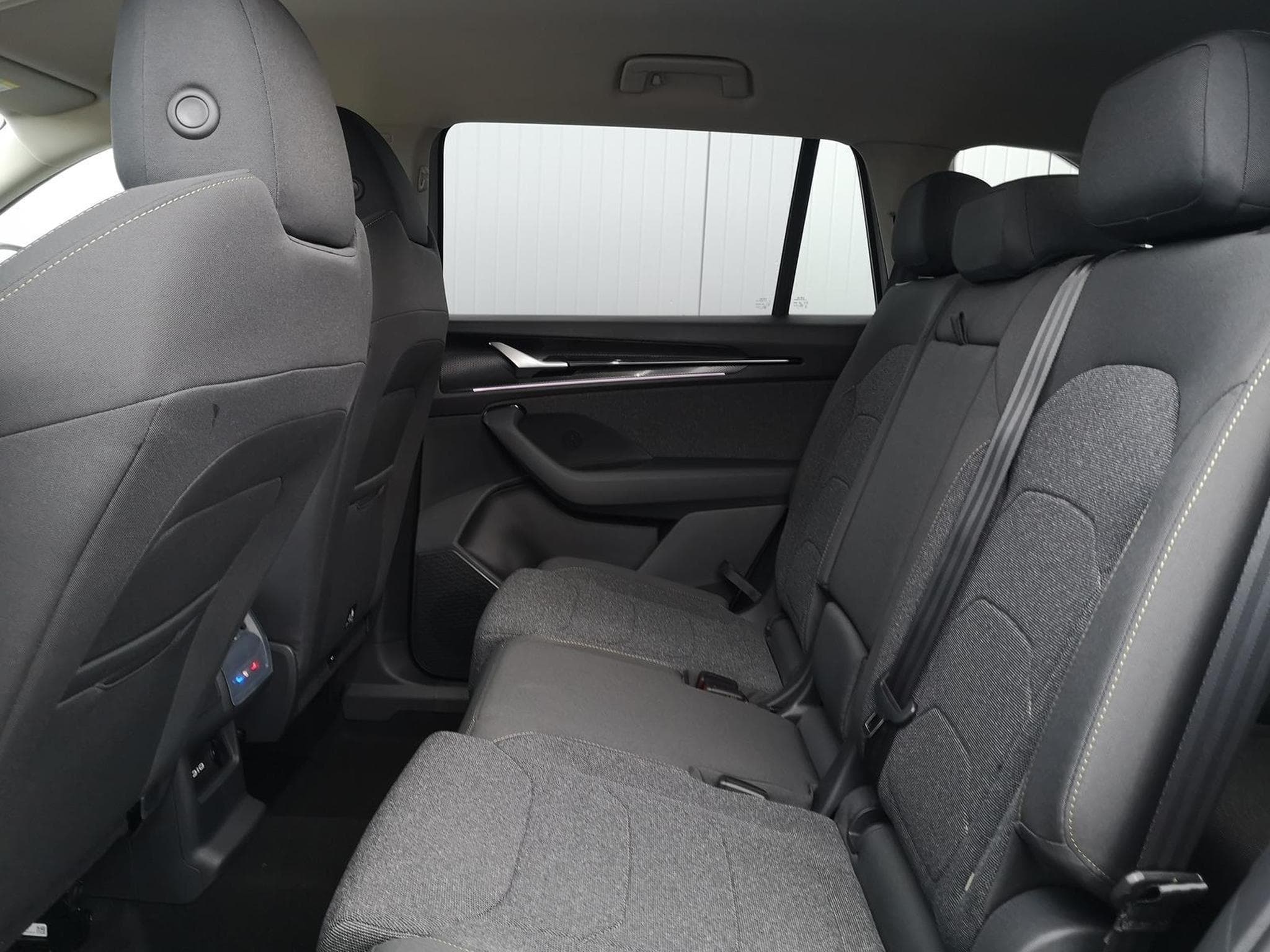 Skoda Kodiaq 2.0 TDI 142 kW 4x4 Selection (2026) - Foto 8