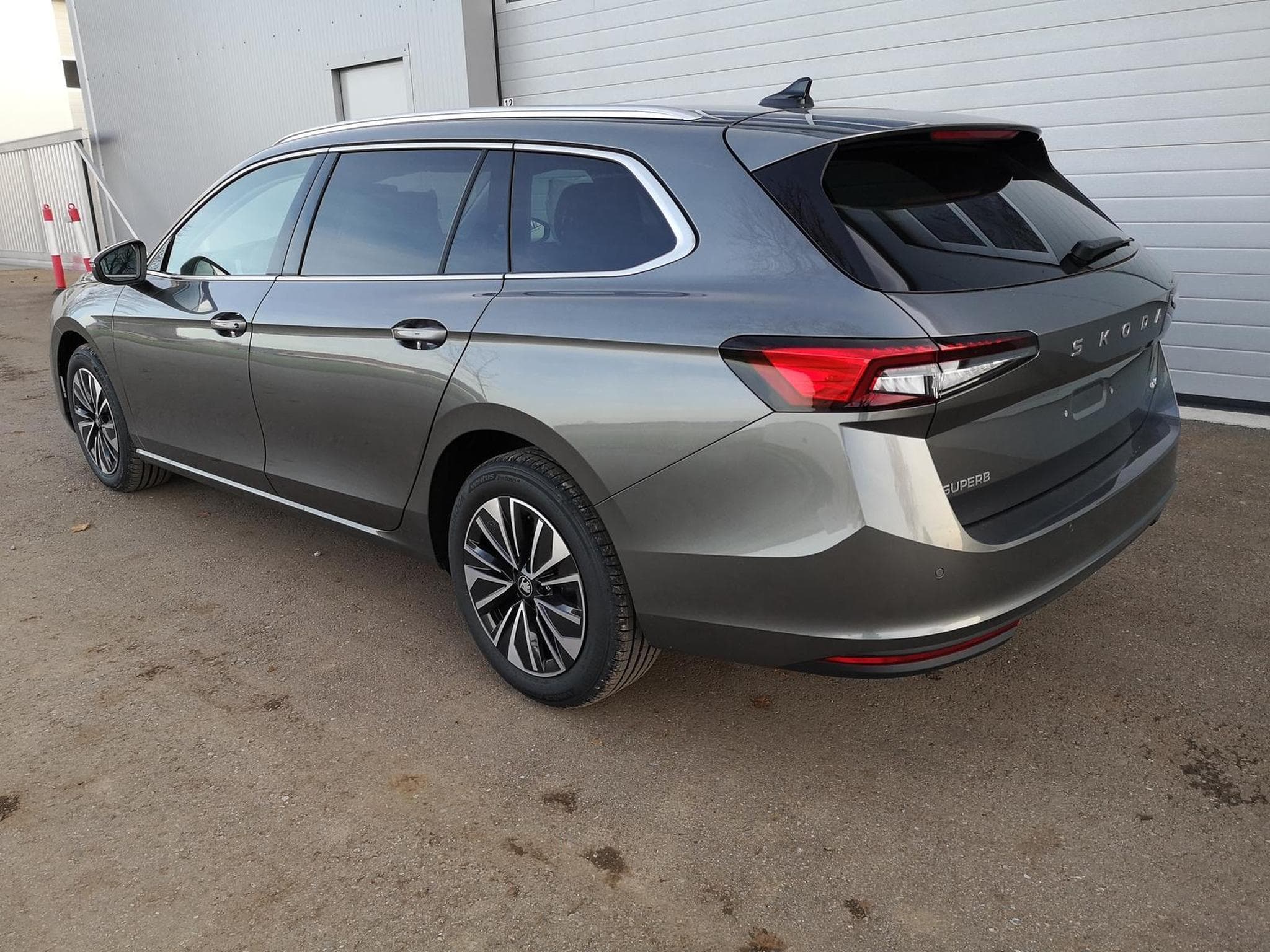 Skoda Superb 2.0 TDI 142kW 4x4 Selection (2025) - Foto 2
