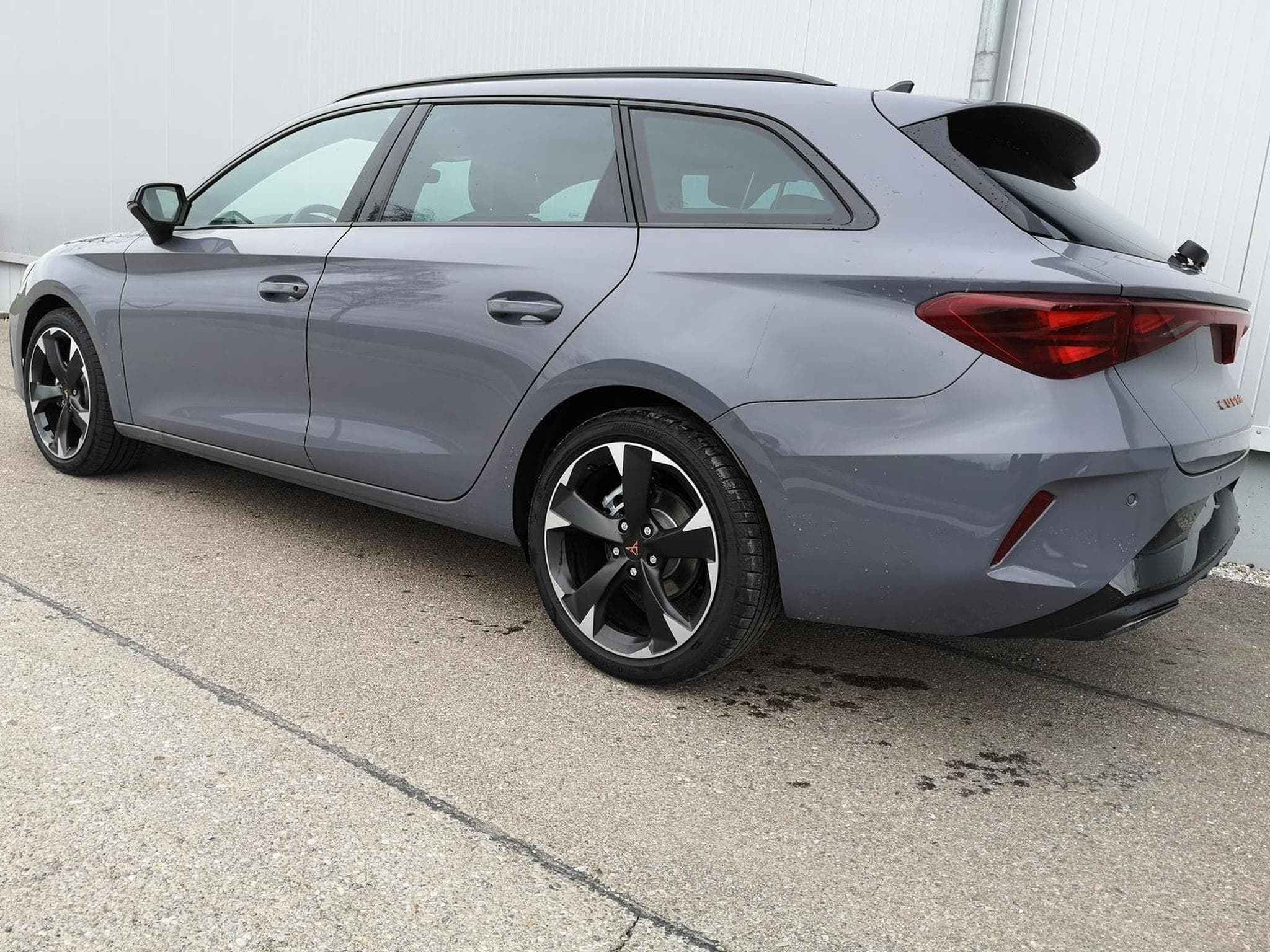 Cupra Leon 1.5 eTSI 110 kW (2026) - Photo 2