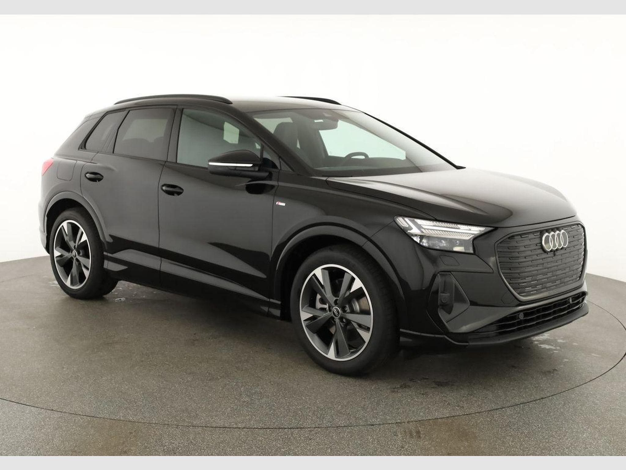 Audi Q4 e-tron 45 e-tron basis quattro (2026) - Photo 1