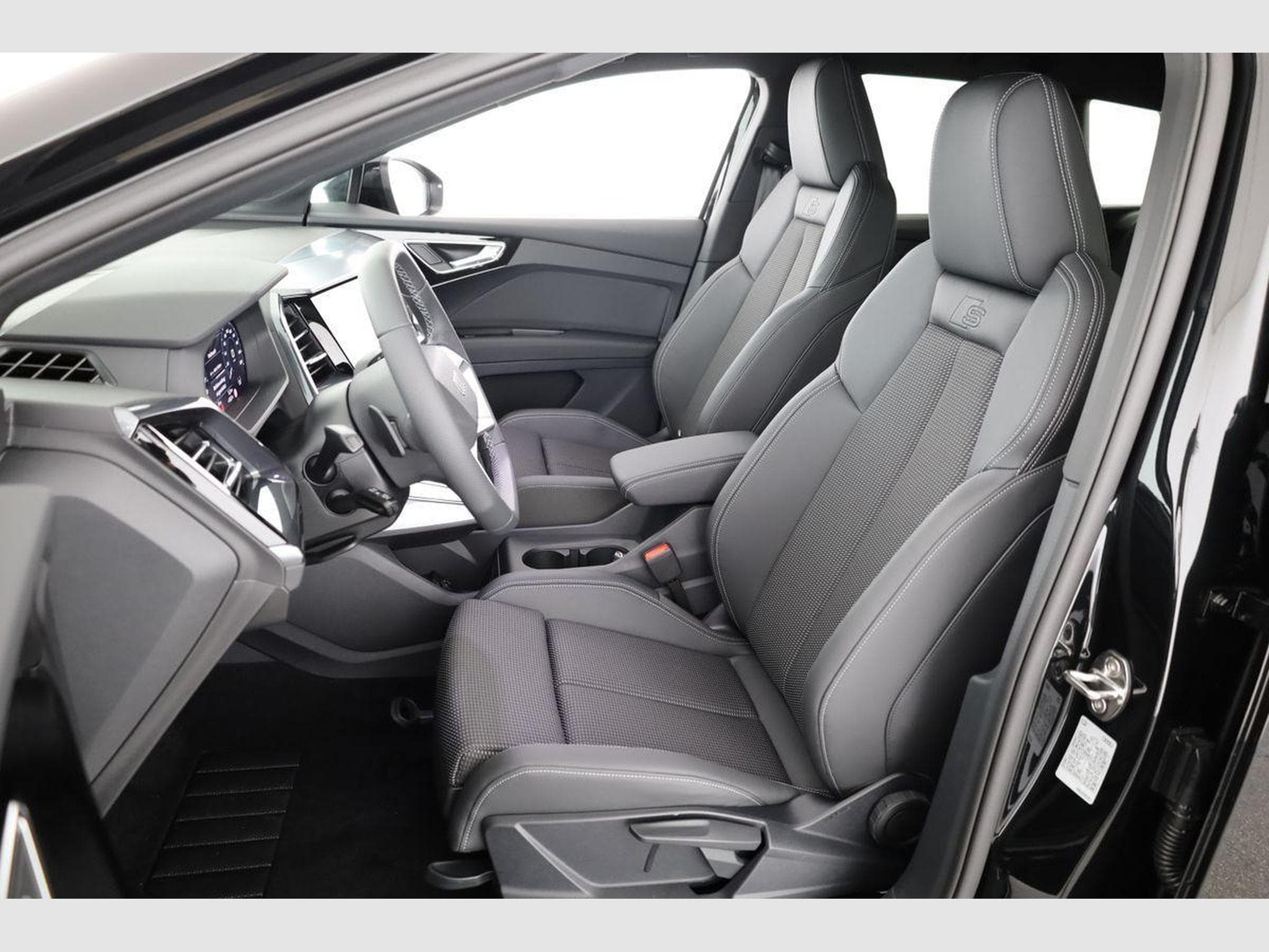 Audi Q4 e-tron 45 e-tron basis quattro (2026) - Photo 10