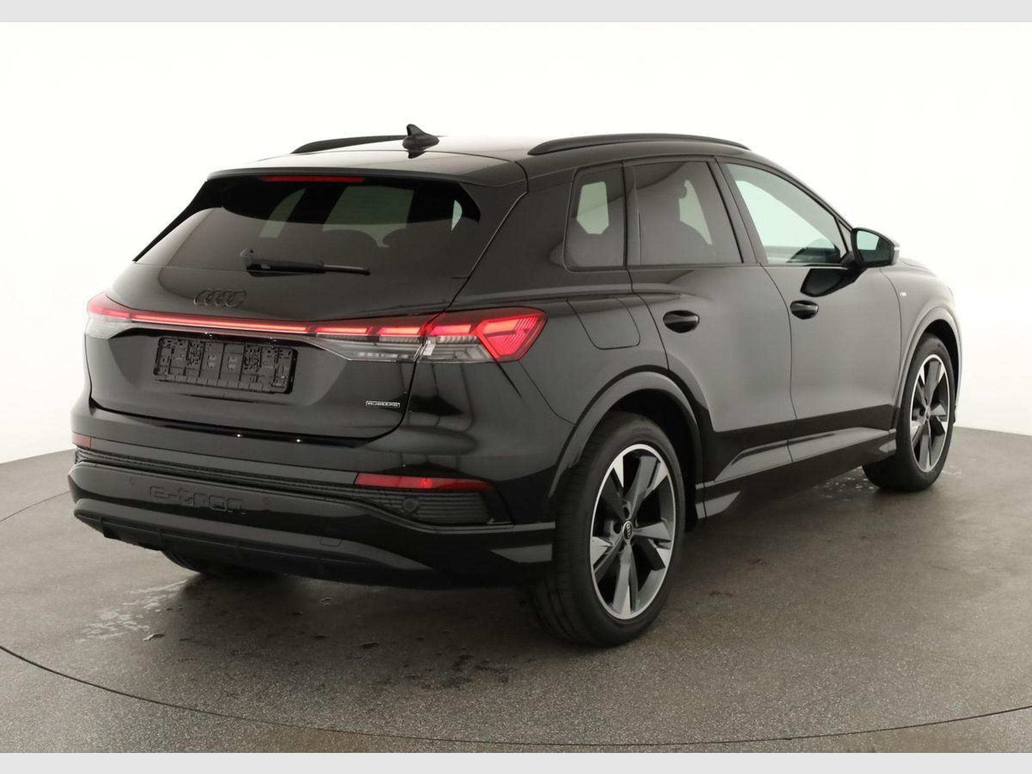 Audi Q4 e-tron 45 e-tron basis quattro (2026) - Photo 2