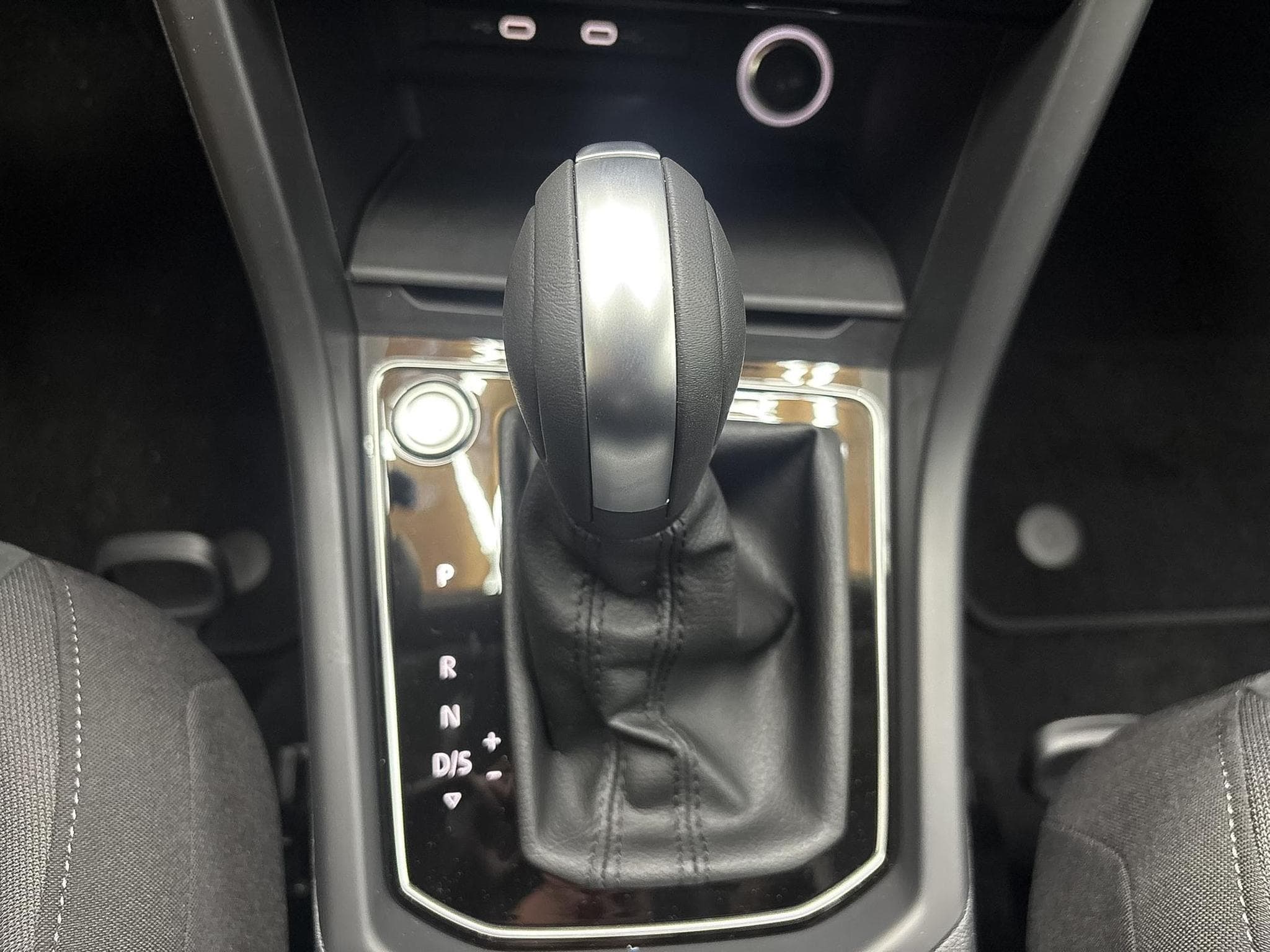VW Touran R-LINE (2026) - Foto 15
