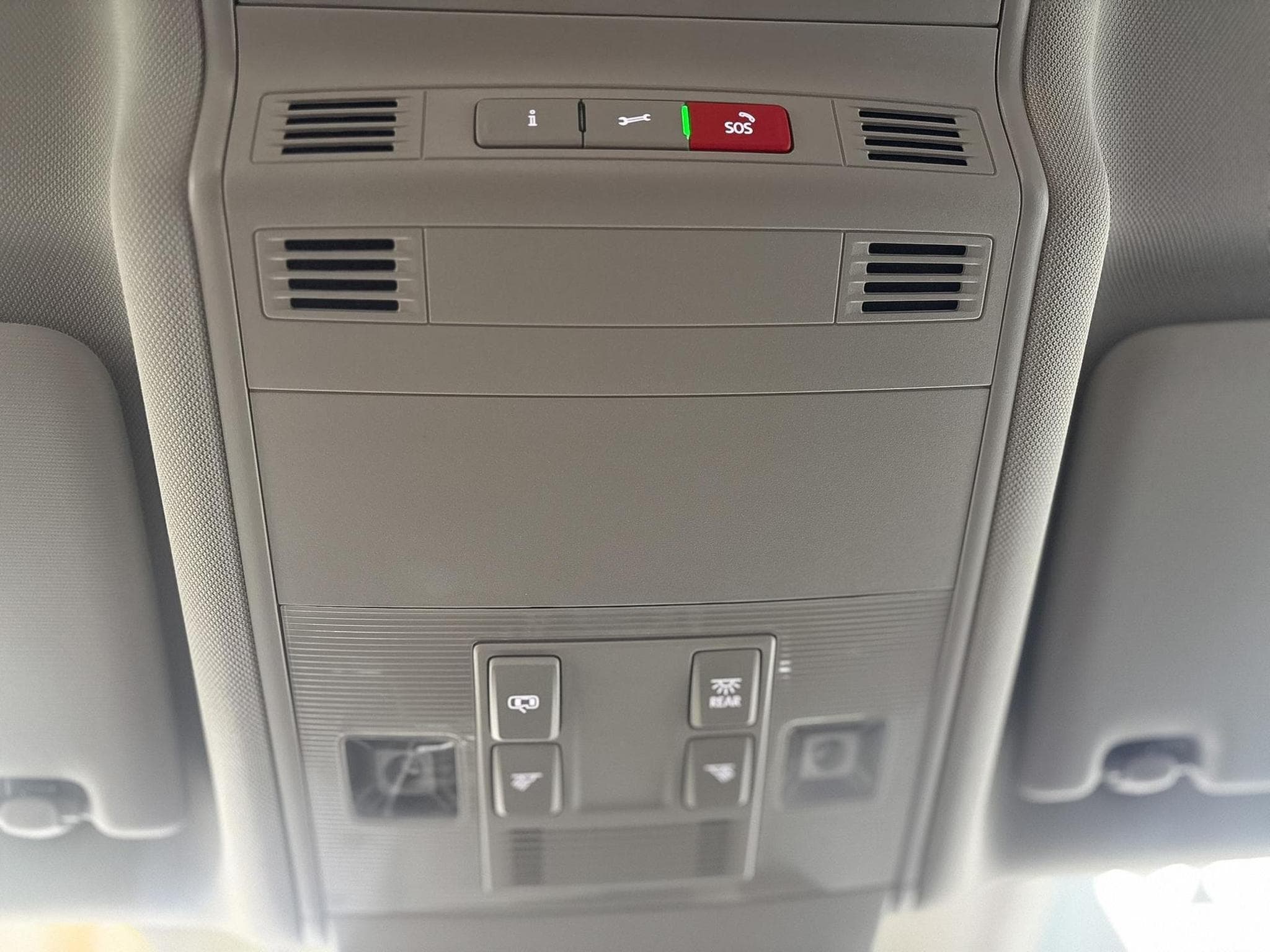 VW Touran R-LINE (2026) - Foto 16