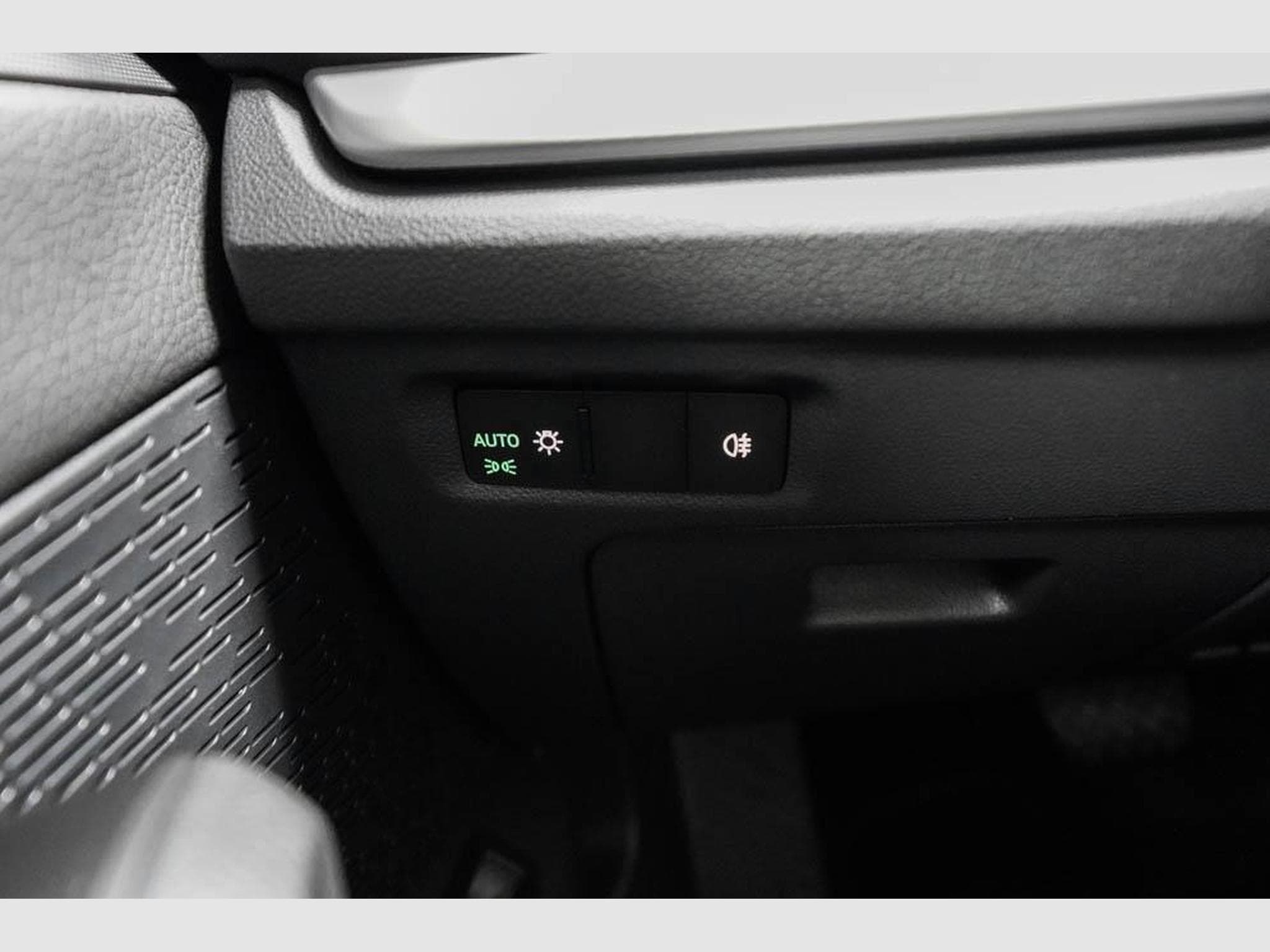 Skoda Octavia Kombi 1,5 eTSI (2025) - Photo 11
